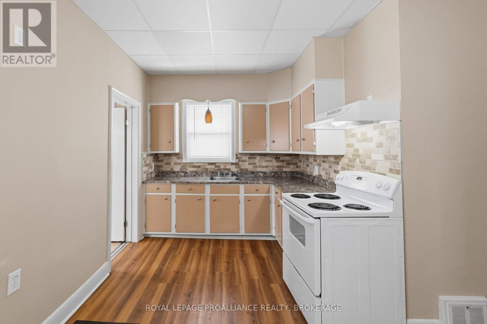 624 PRINCESS STREET Image 20