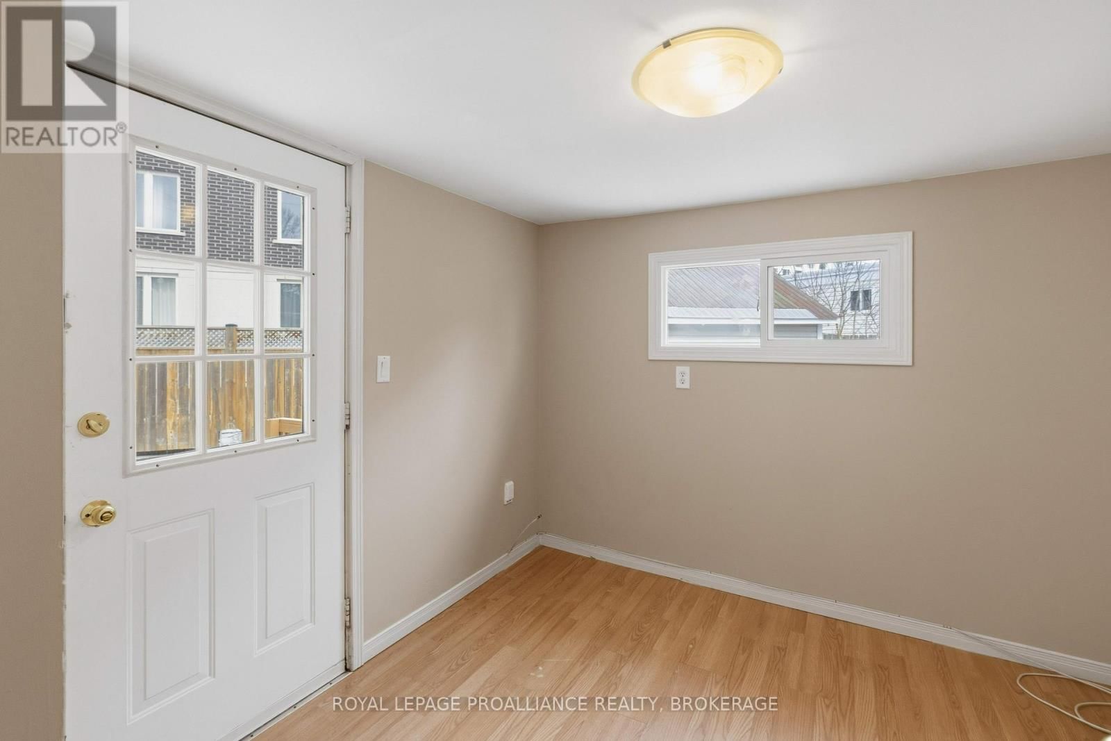 624 PRINCESS STREET Image 22