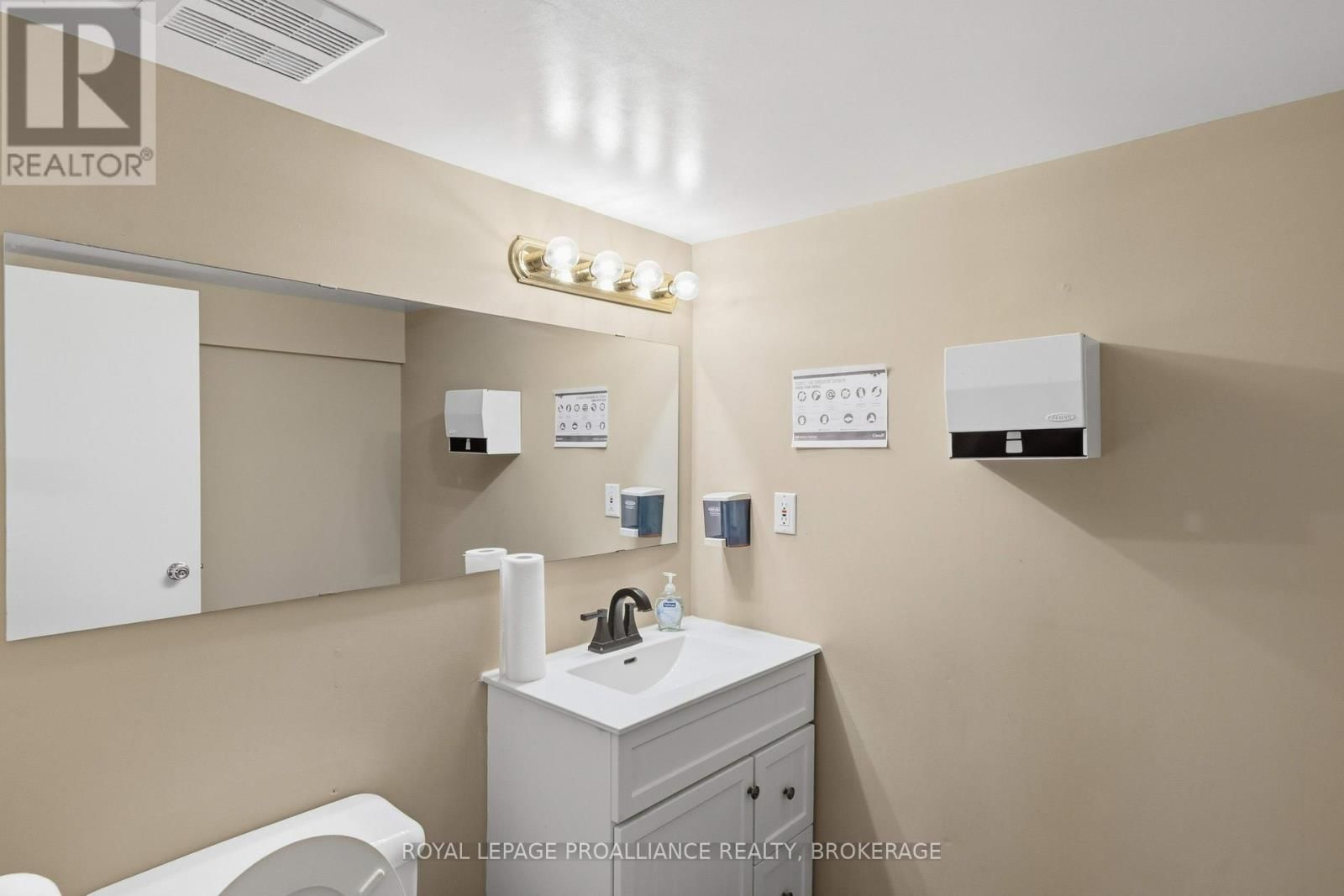 624 PRINCESS STREET Image 8