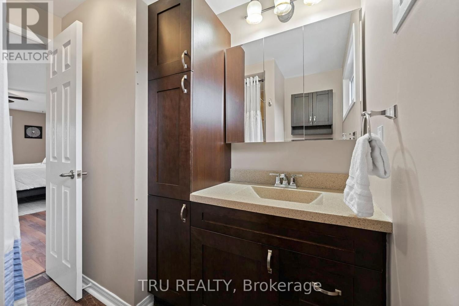 256 HOYLAKE CRESCENT Image 28