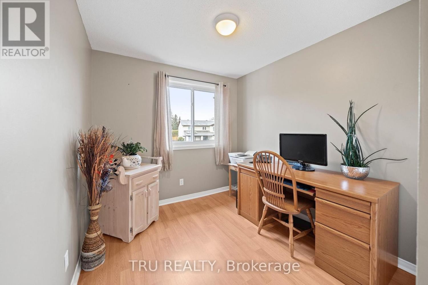 256 HOYLAKE CRESCENT Image 33