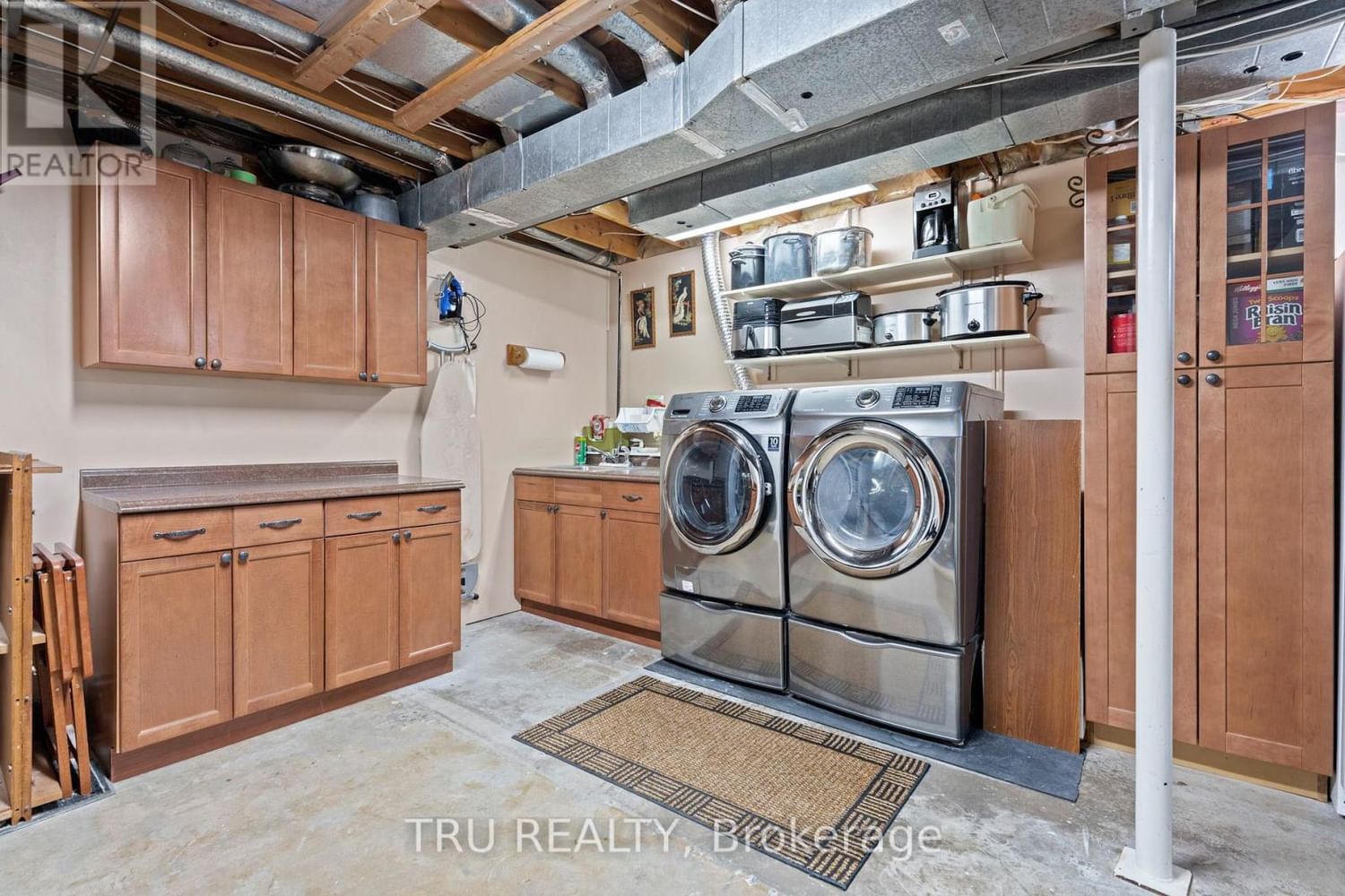 256 HOYLAKE CRESCENT Image 36