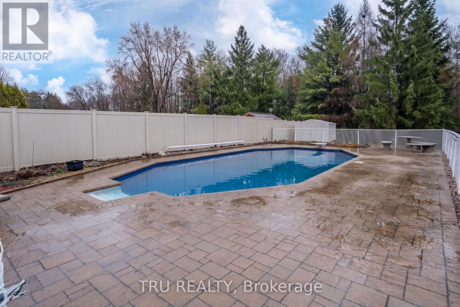 256 HOYLAKE CRESCENT Image 39