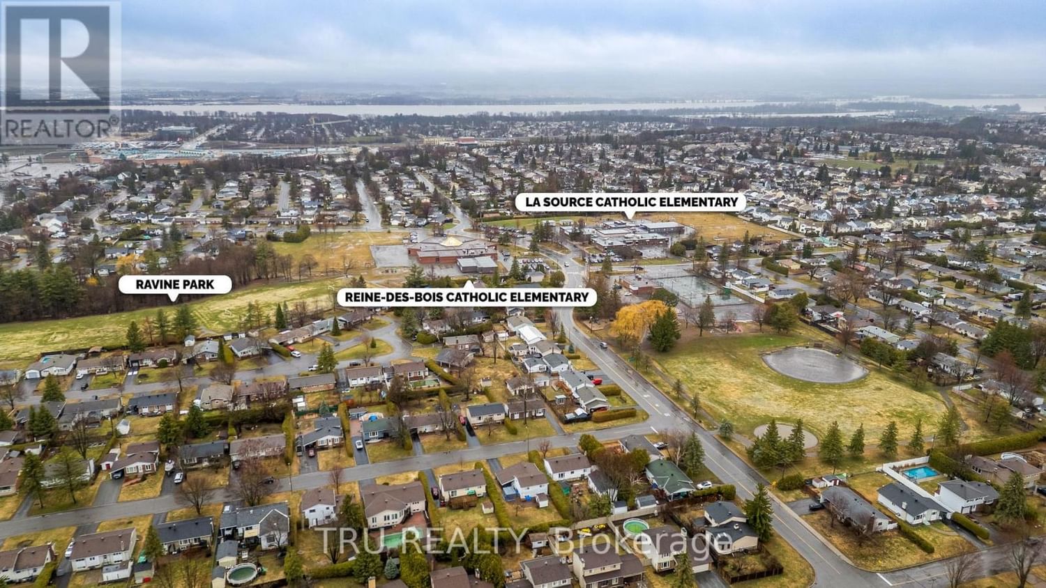 256 HOYLAKE CRESCENT Image 44