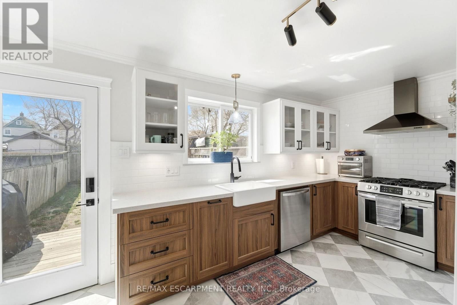 82 CLINTON STREET Image 14