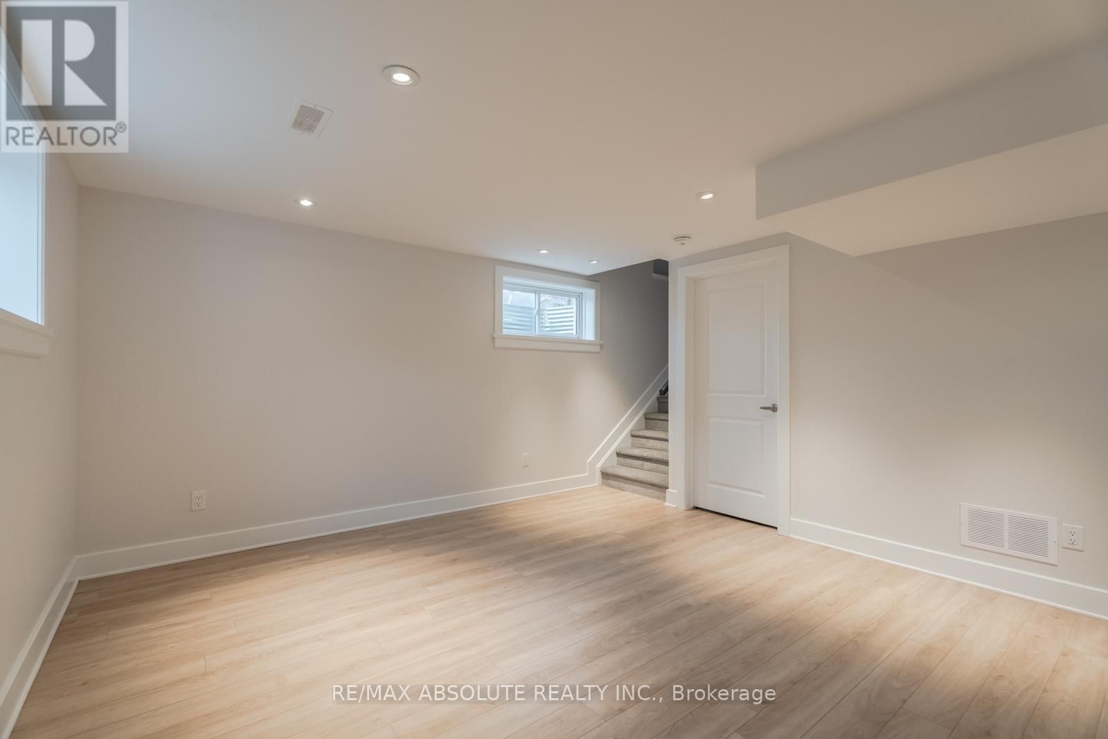 34 TABER STREET Image 25