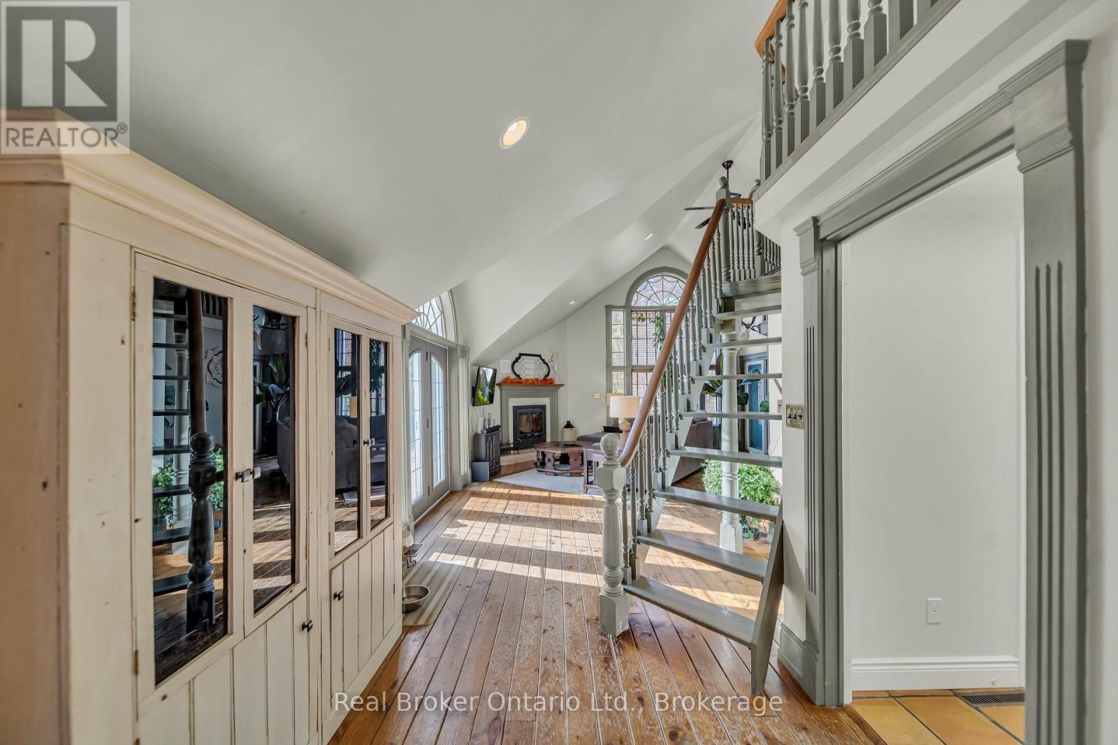 4766 HYNDMAN DRIVE Image 15