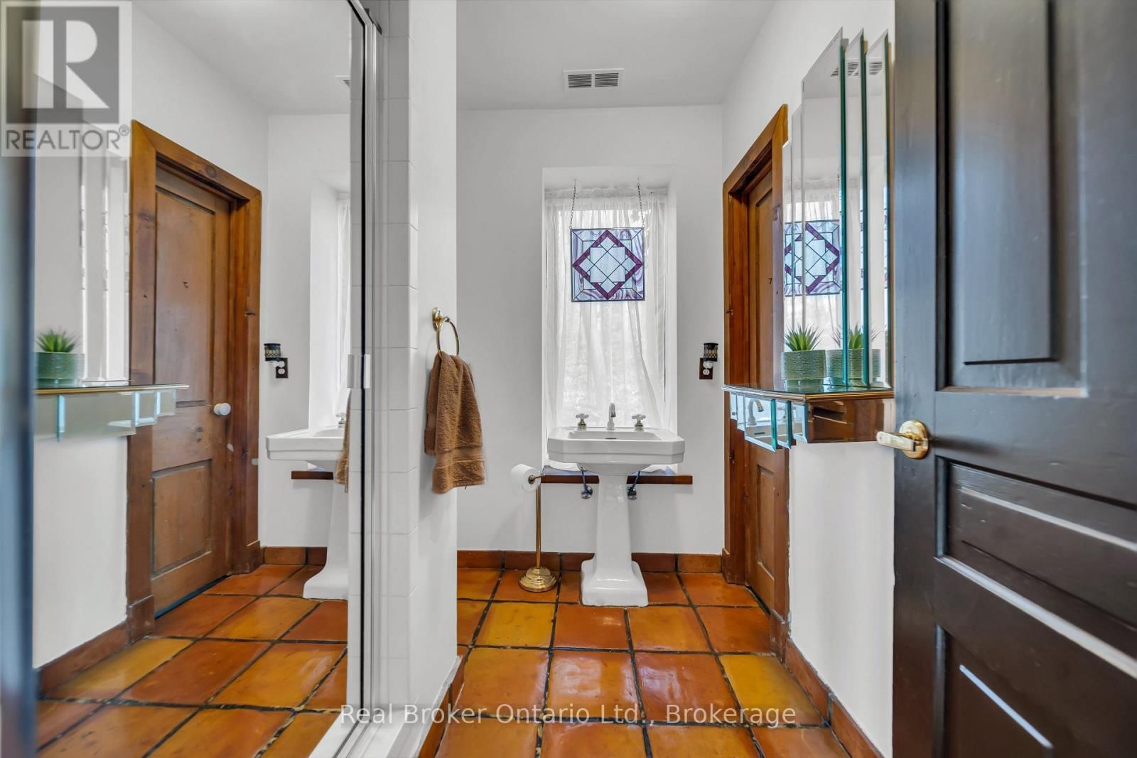 4766 HYNDMAN DRIVE Image 23