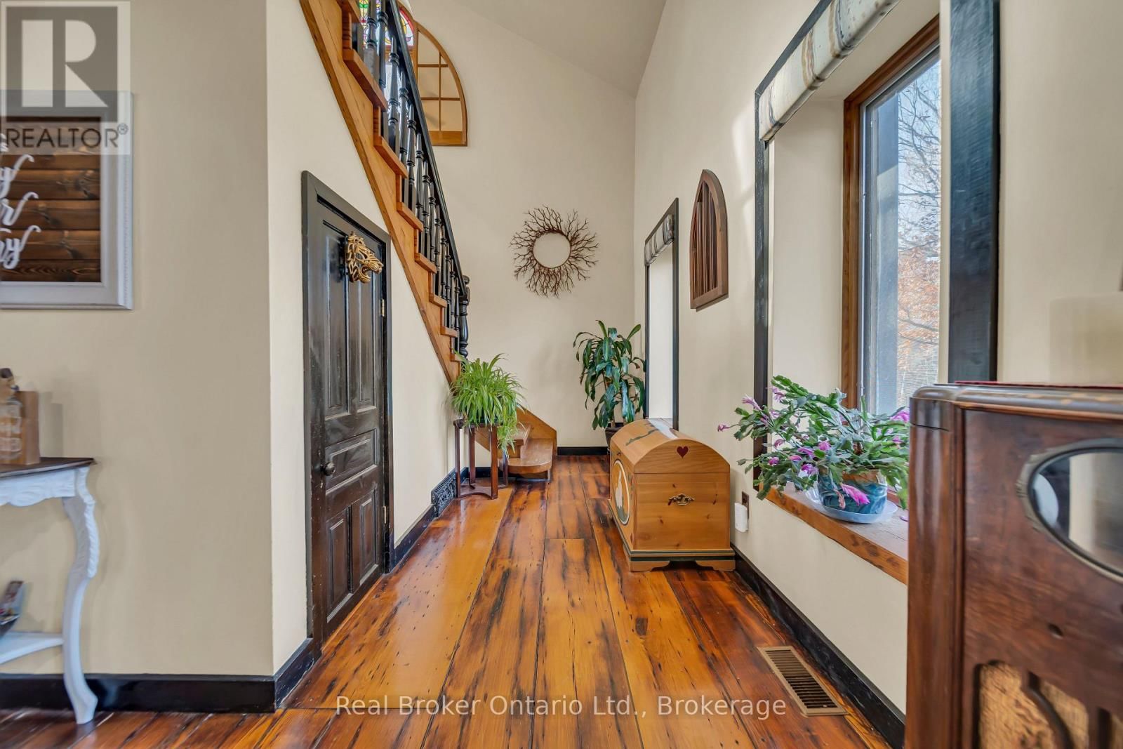 4766 HYNDMAN DRIVE Image 24