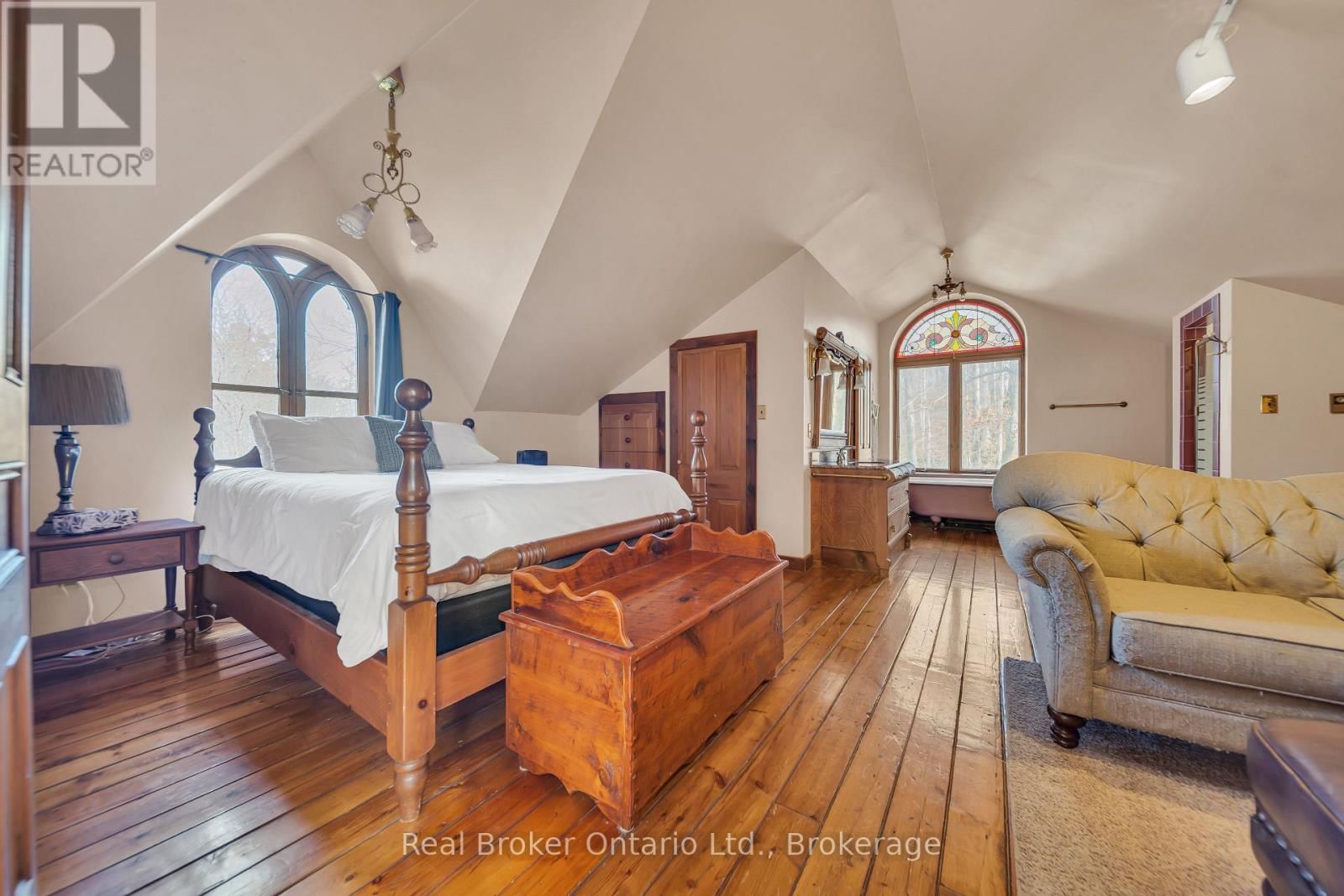 4766 HYNDMAN DRIVE Image 27