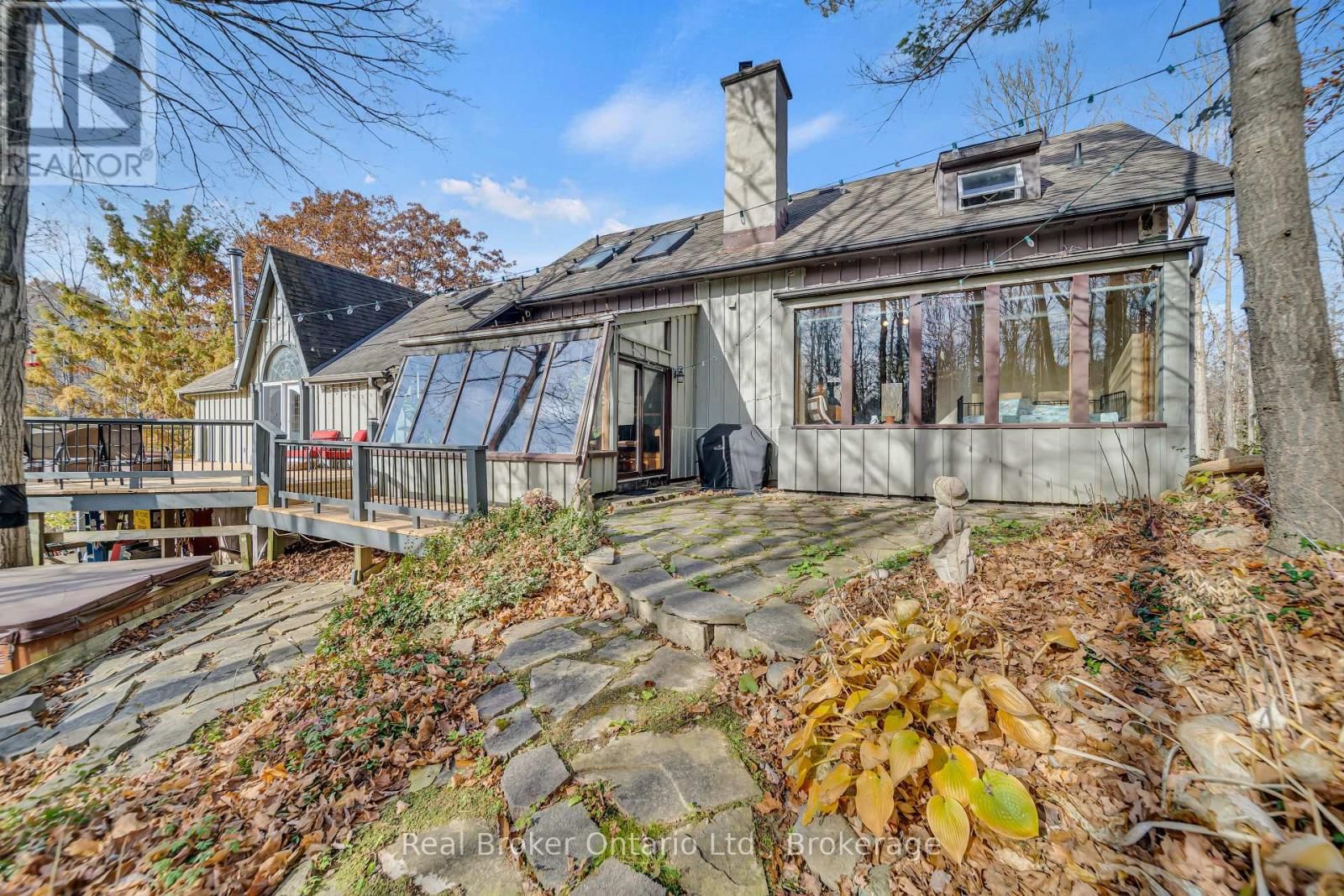 4766 HYNDMAN DRIVE Image 35