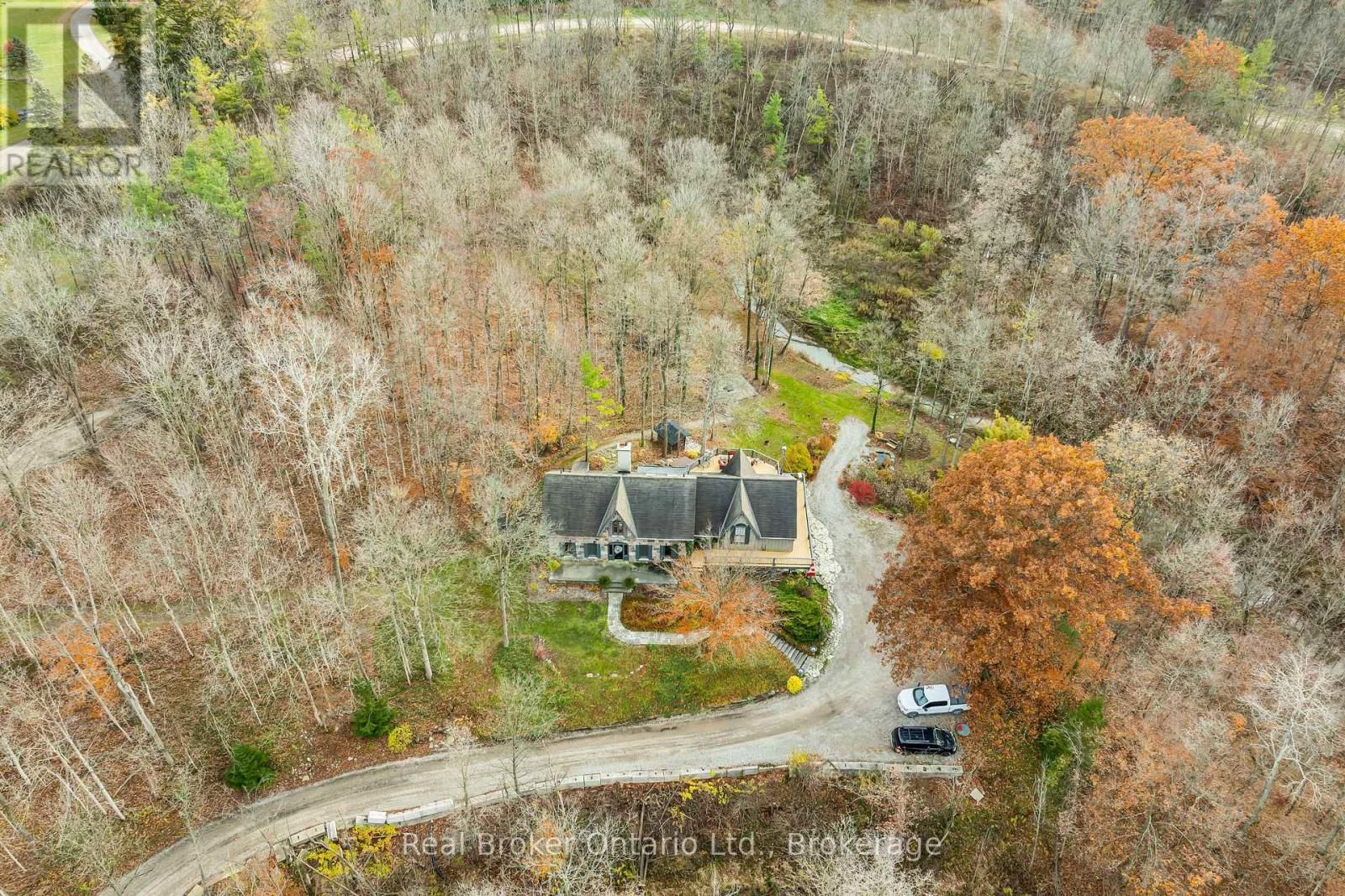 4766 HYNDMAN DRIVE Image 42