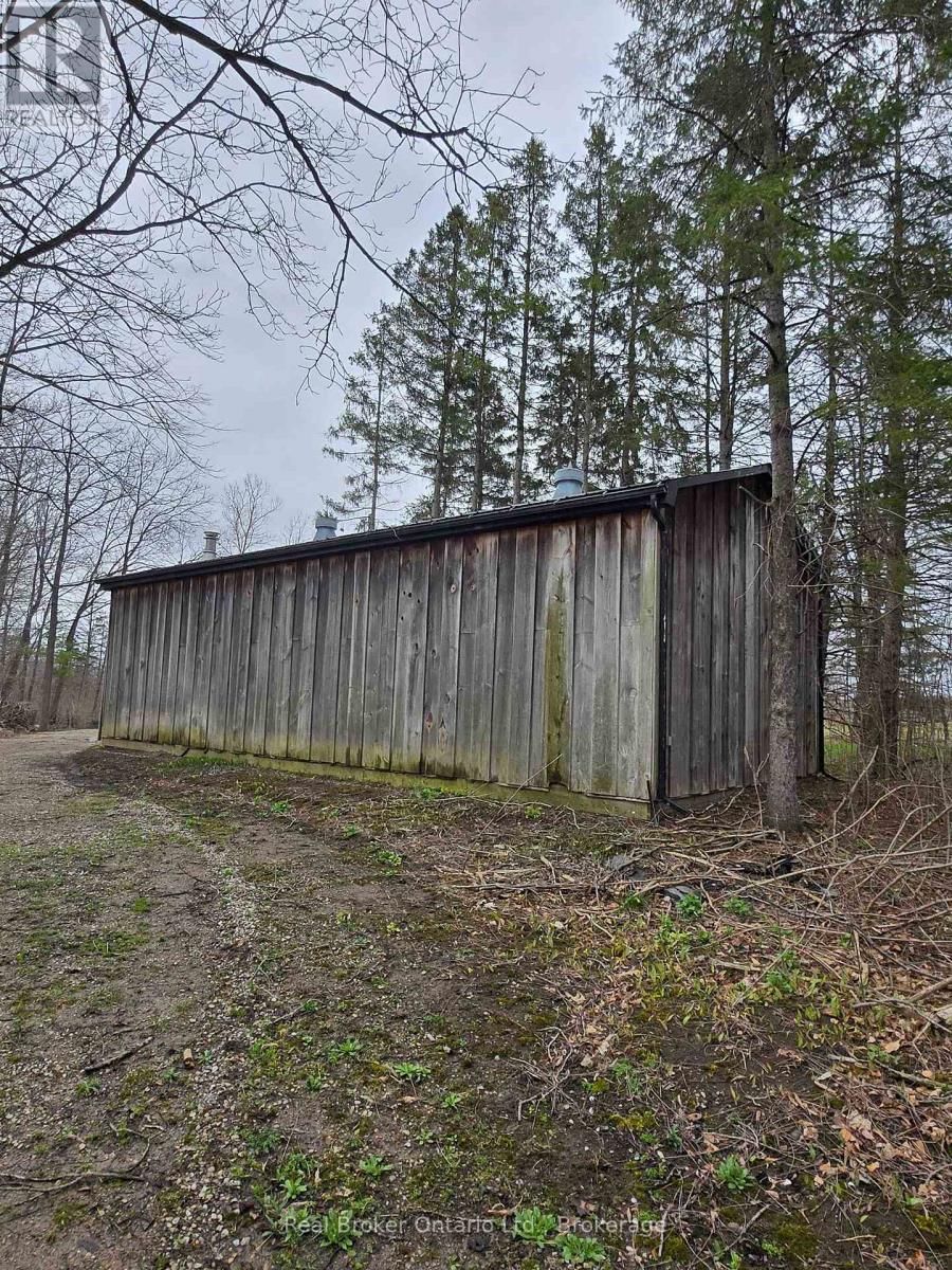 4766 HYNDMAN DRIVE Image 45