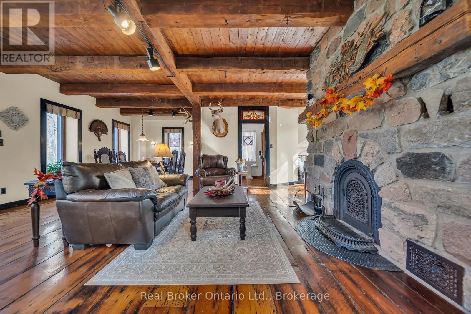 4766 HYNDMAN DRIVE Image 7