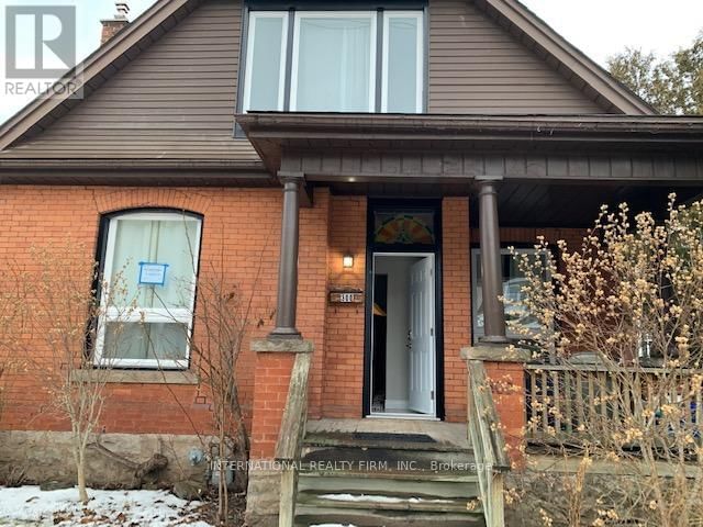 300 LOCKE STREET SOUTH Image 12