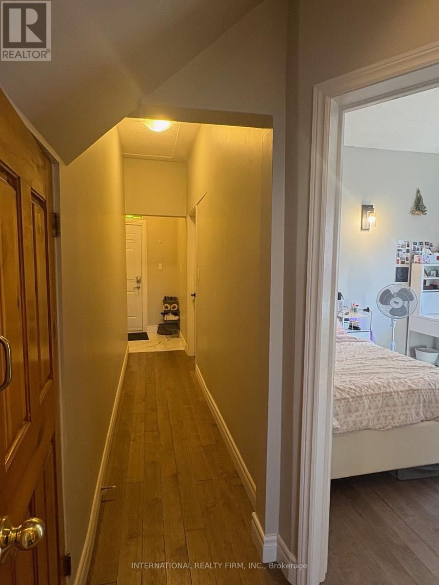 300 LOCKE STREET SOUTH Image 15