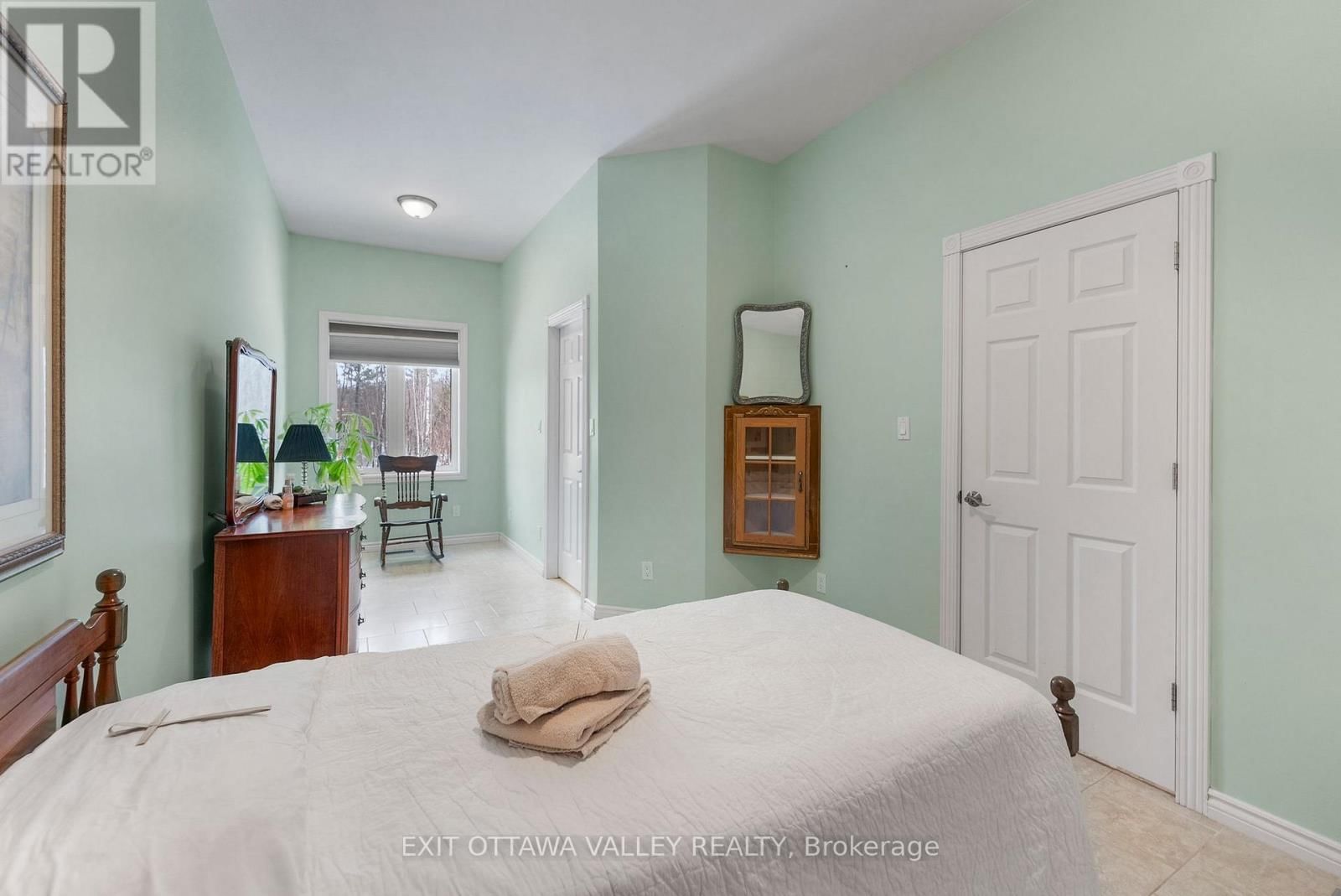 740 WALFORD ROAD Image 28