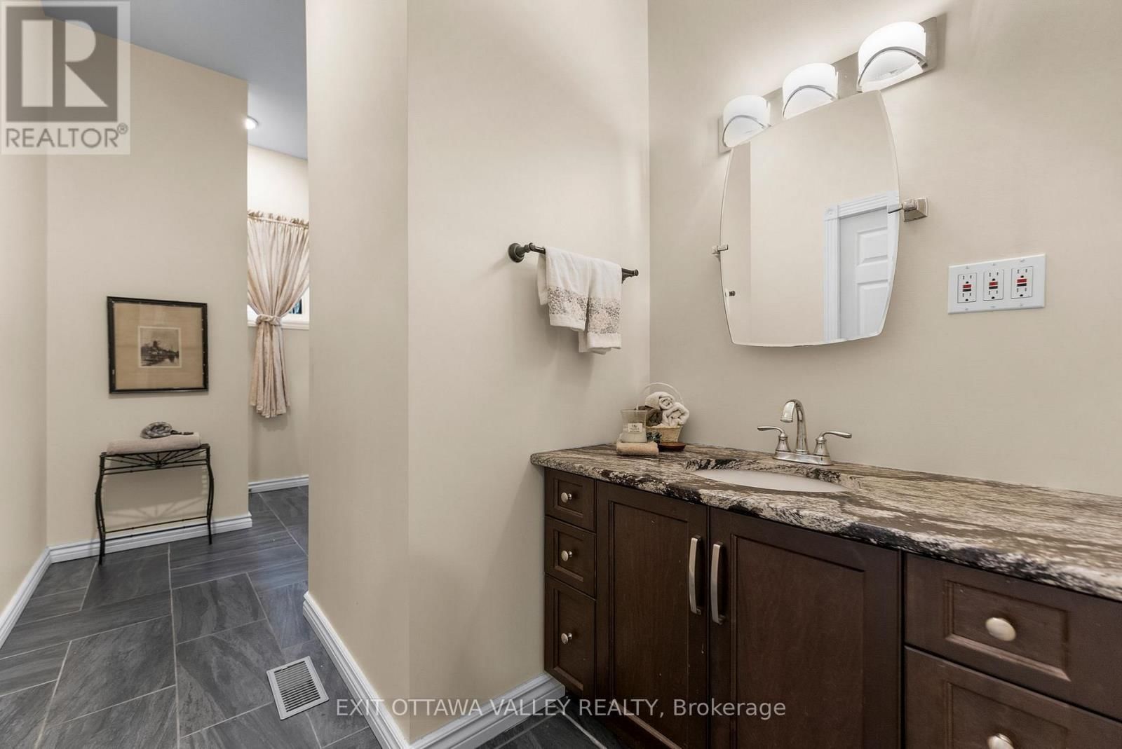 740 WALFORD ROAD Image 35