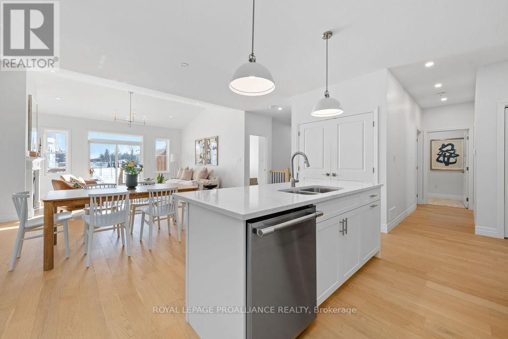 71 SEYMOUR STREET WEST Image 13