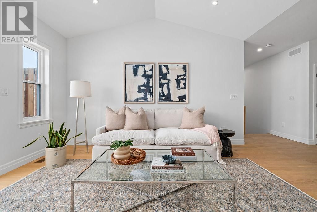 71 SEYMOUR STREET WEST Image 15