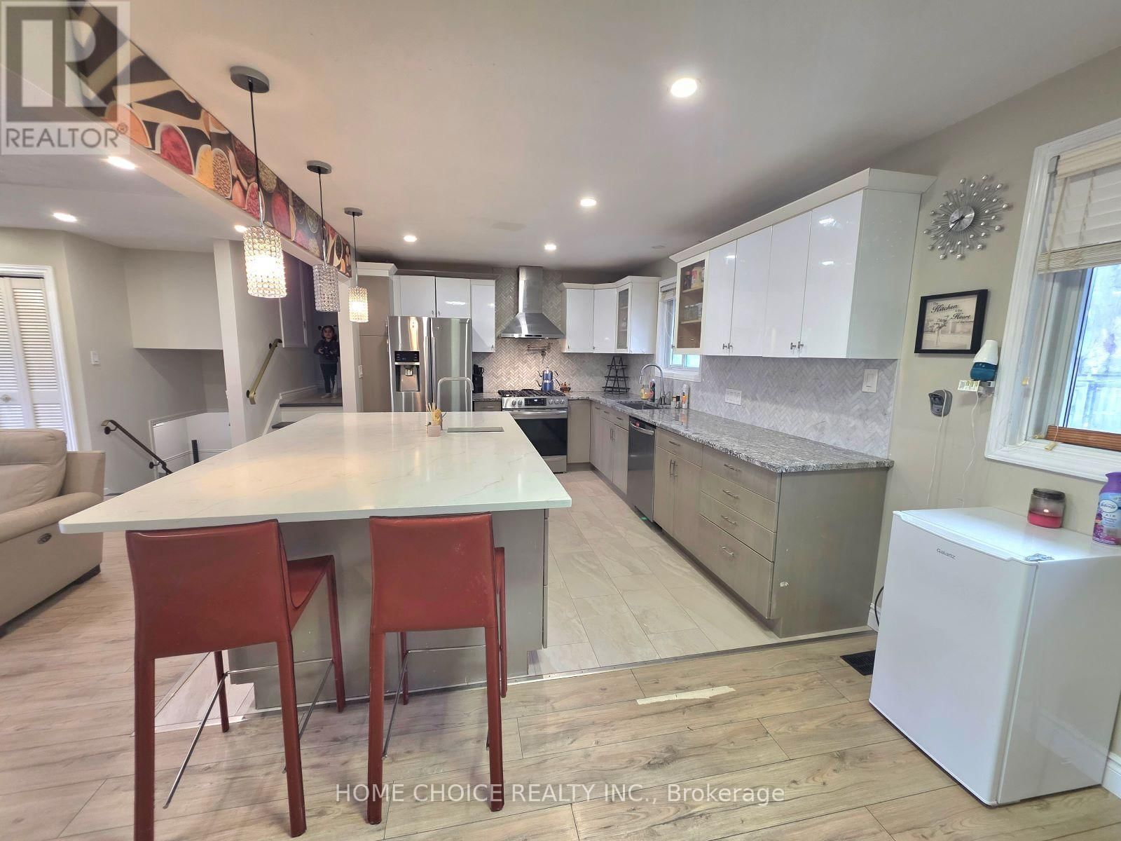 130 CHAMPLAIN CRESCENT Image 10