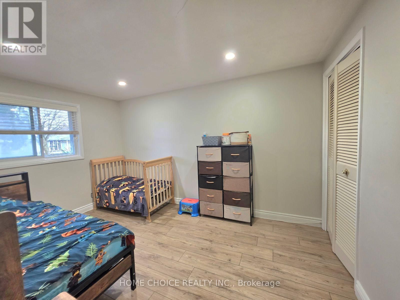 130 CHAMPLAIN CRESCENT Image 17