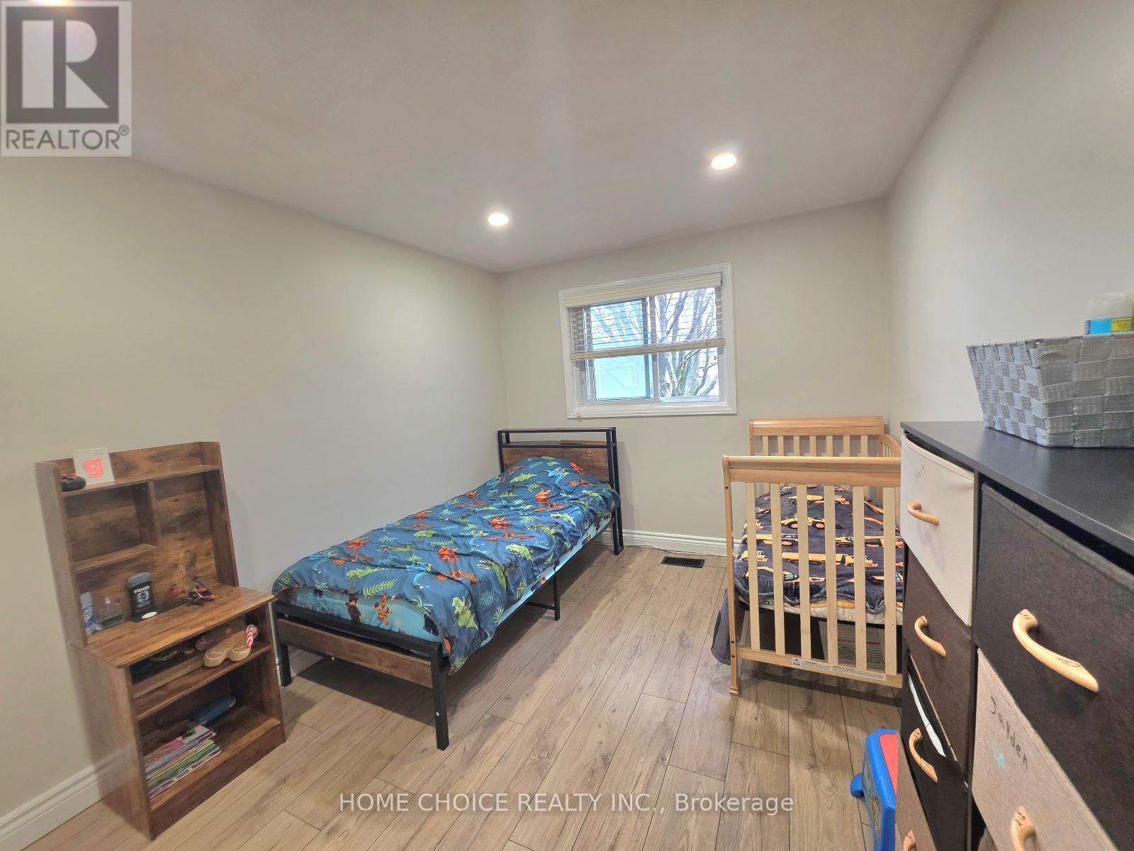 130 CHAMPLAIN CRESCENT Image 19