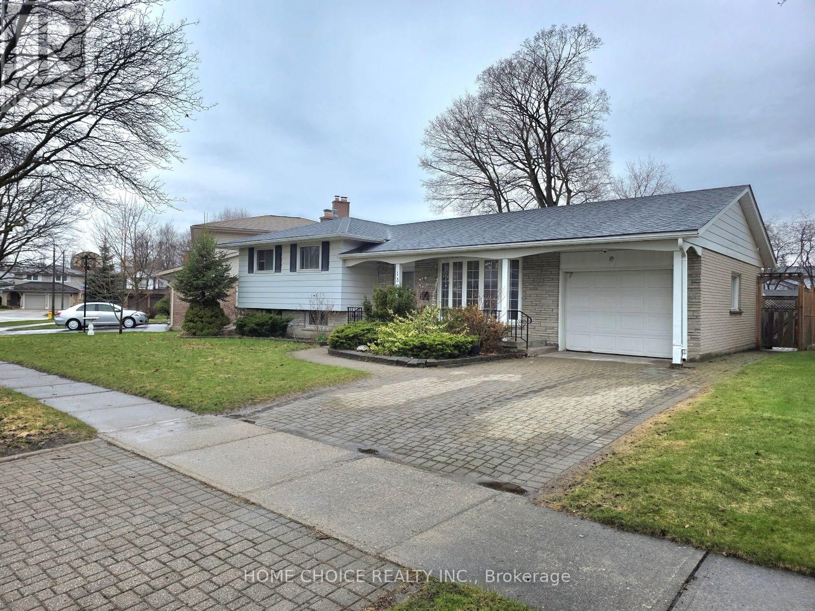130 CHAMPLAIN CRESCENT Image 2