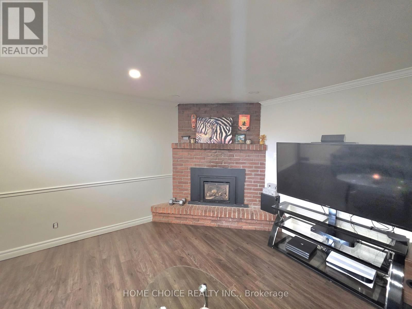 130 CHAMPLAIN CRESCENT Image 25