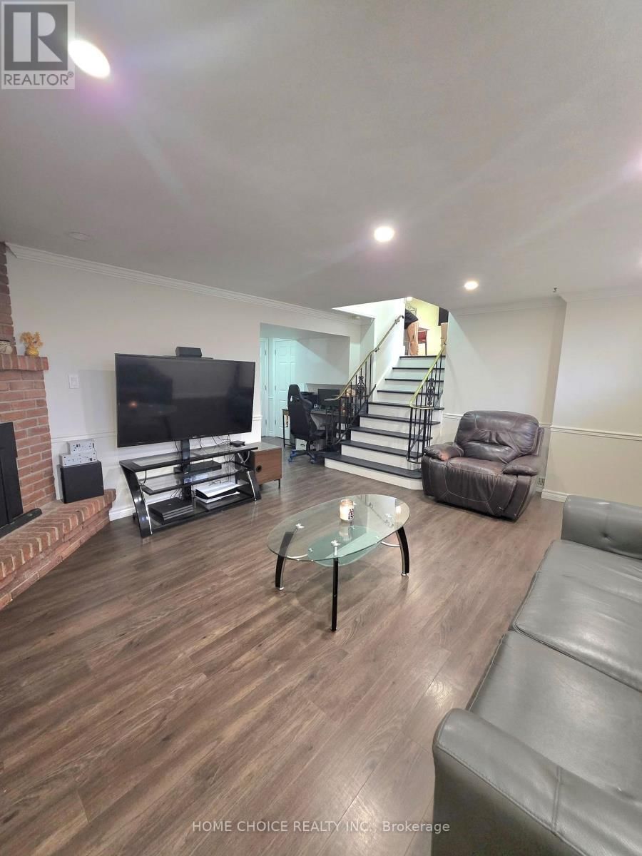 130 CHAMPLAIN CRESCENT Image 28