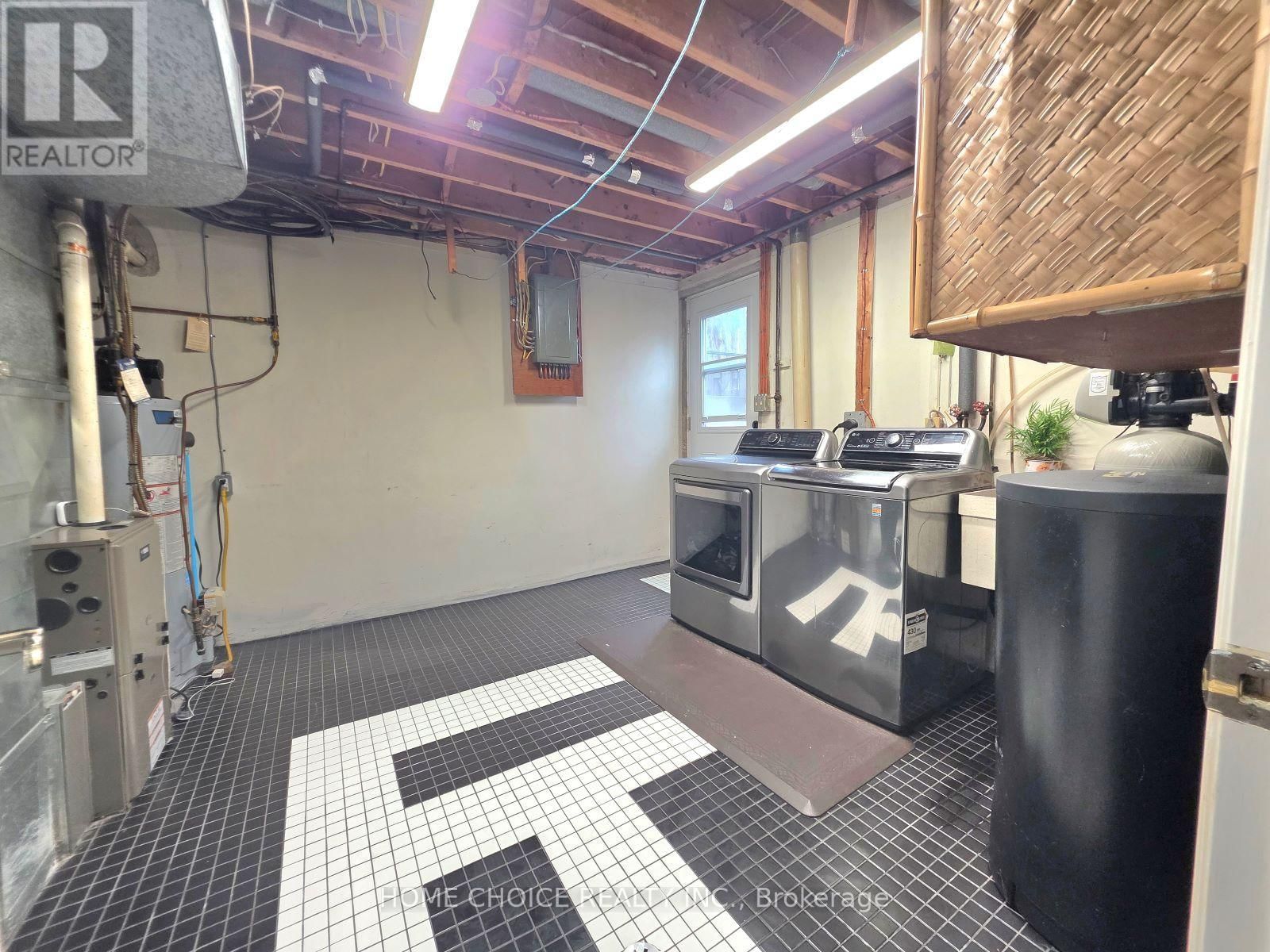 130 CHAMPLAIN CRESCENT Image 33