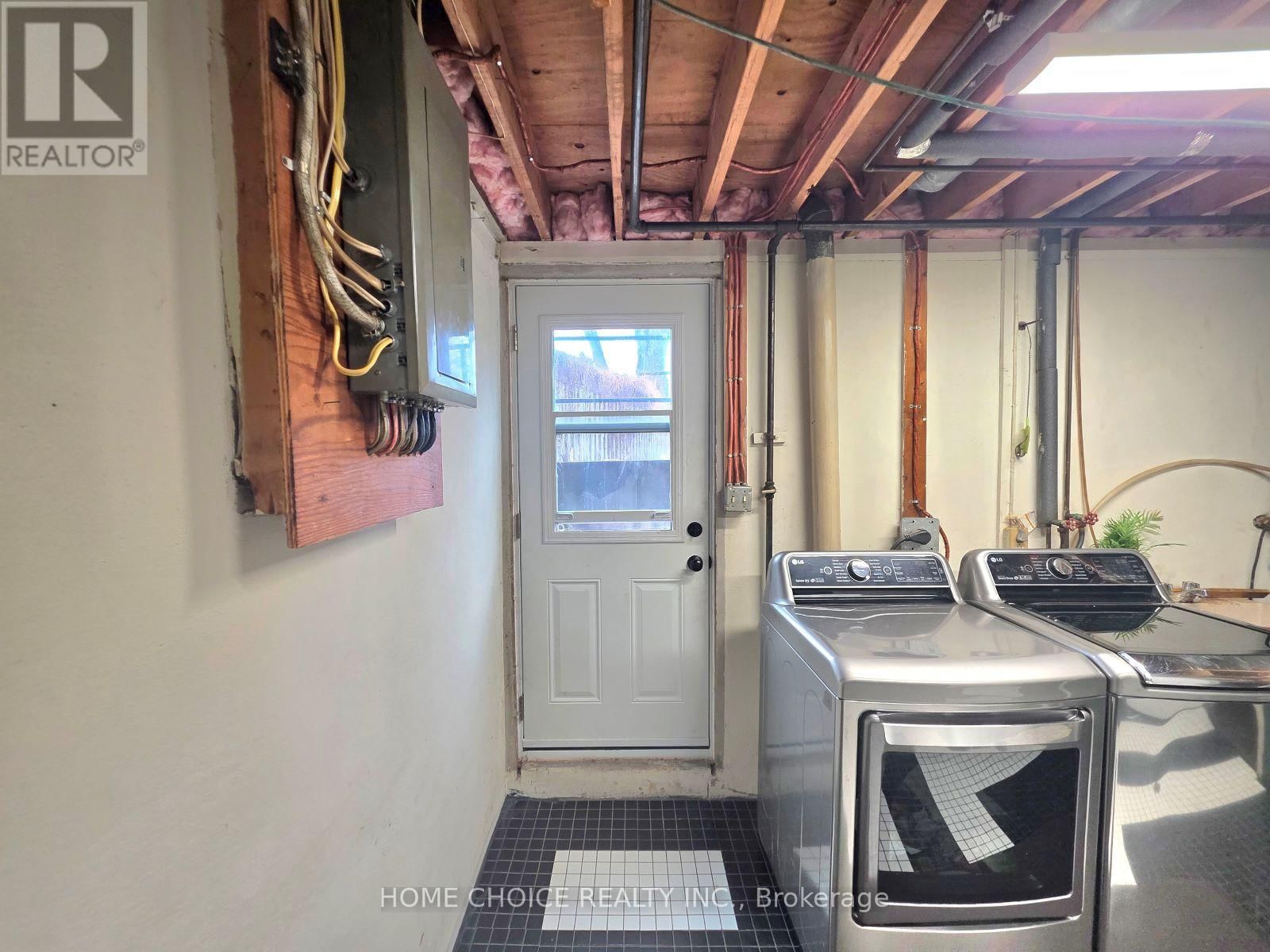 130 CHAMPLAIN CRESCENT Image 34