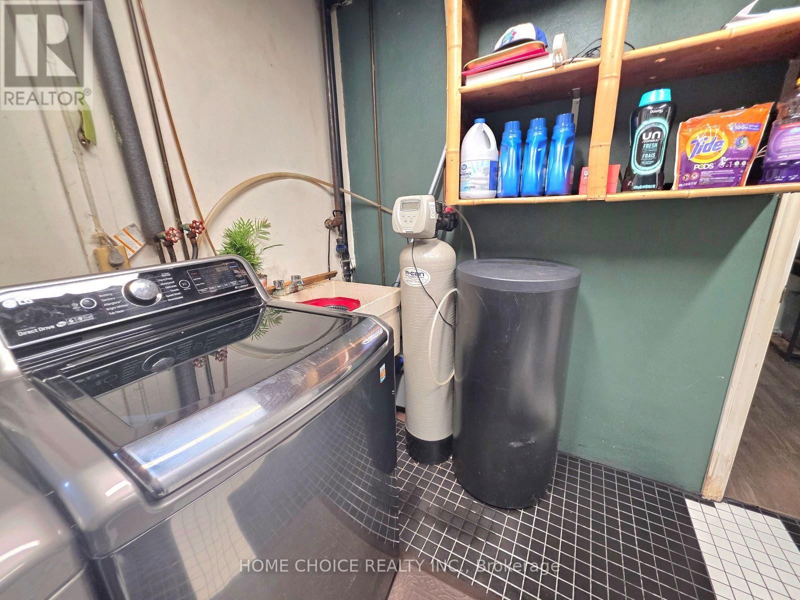 130 CHAMPLAIN CRESCENT Image 36