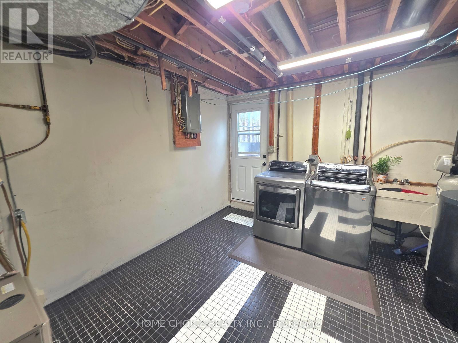 130 CHAMPLAIN CRESCENT Image 37