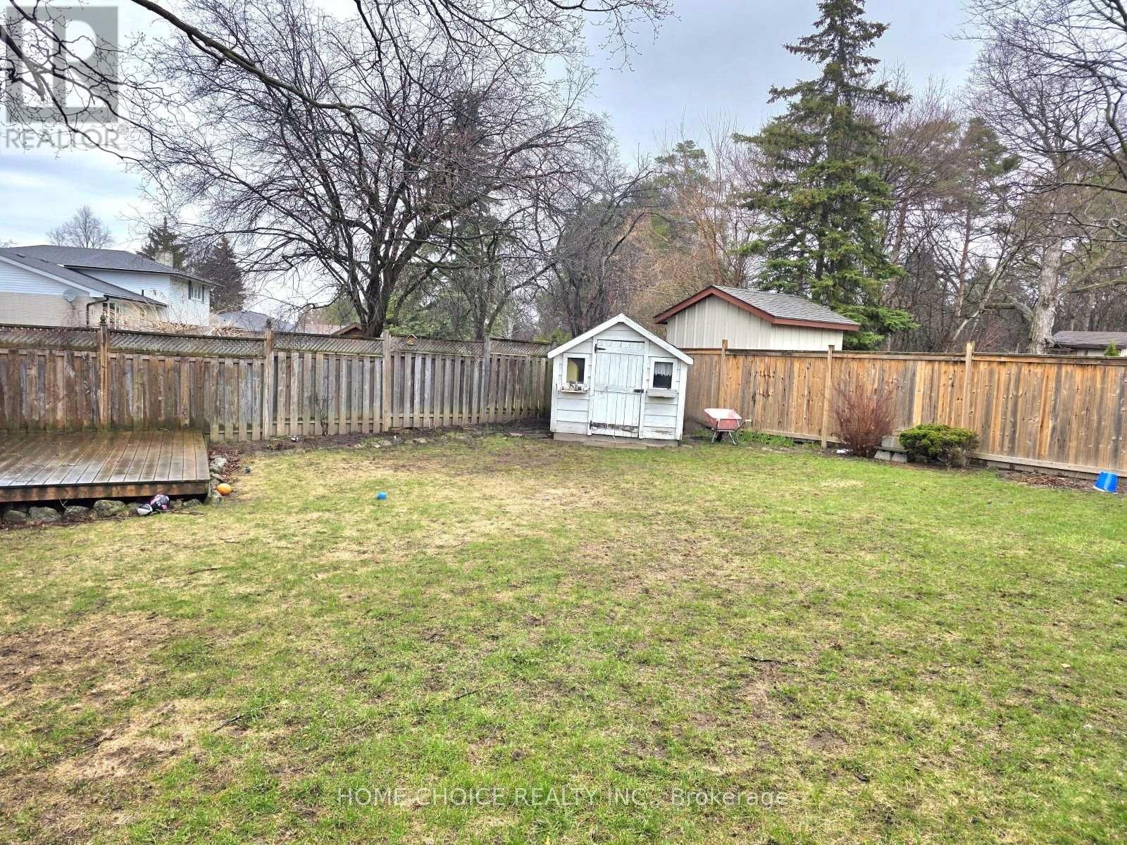 130 CHAMPLAIN CRESCENT Image 40