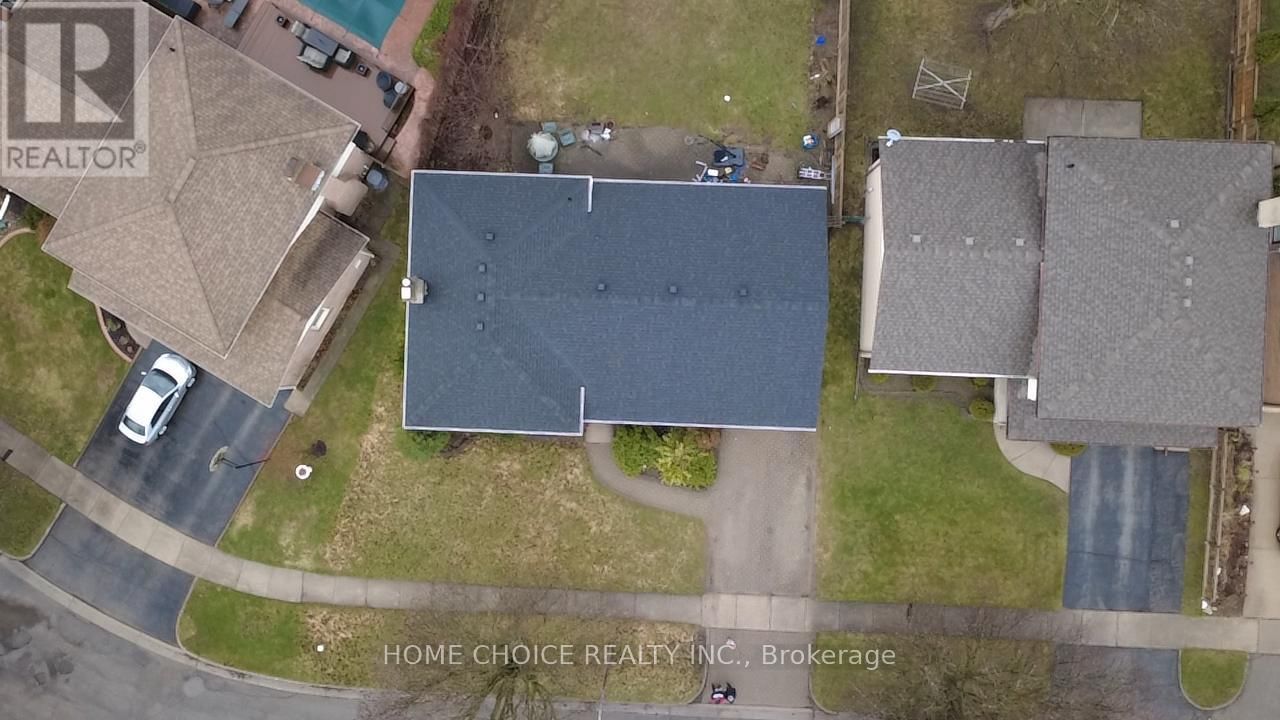 130 CHAMPLAIN CRESCENT Image 47