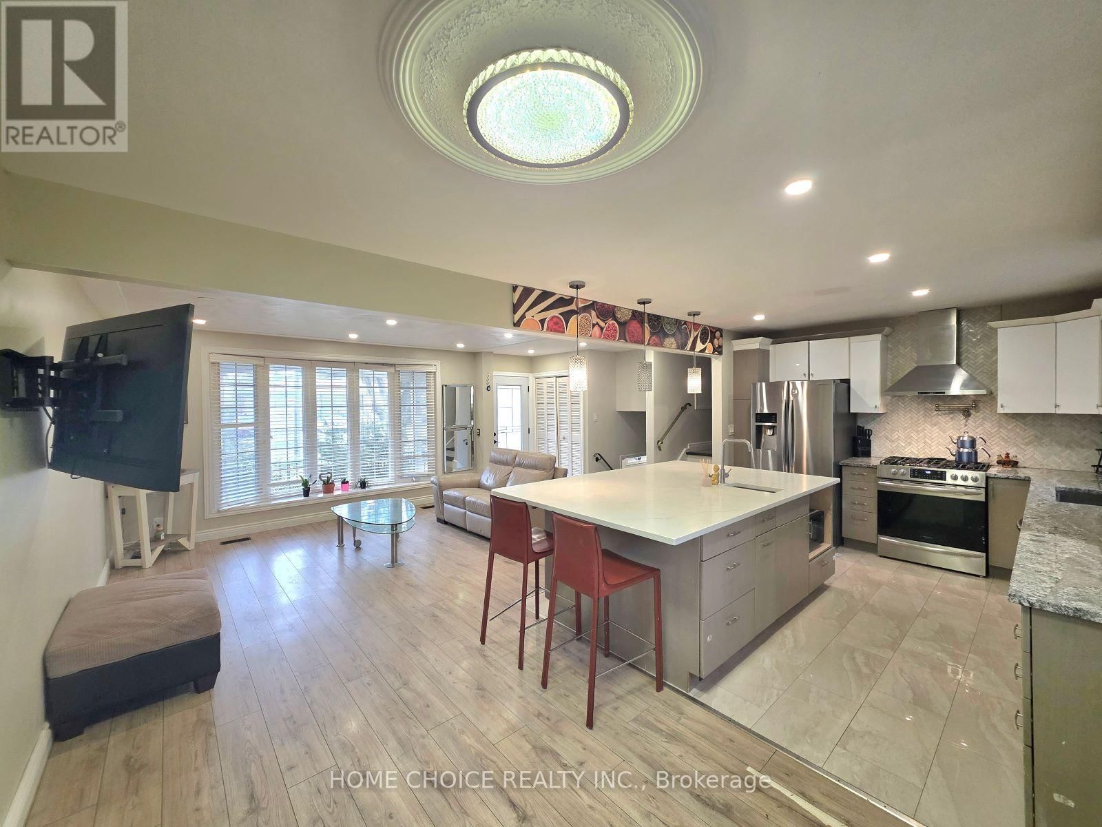 130 CHAMPLAIN CRESCENT Image 6