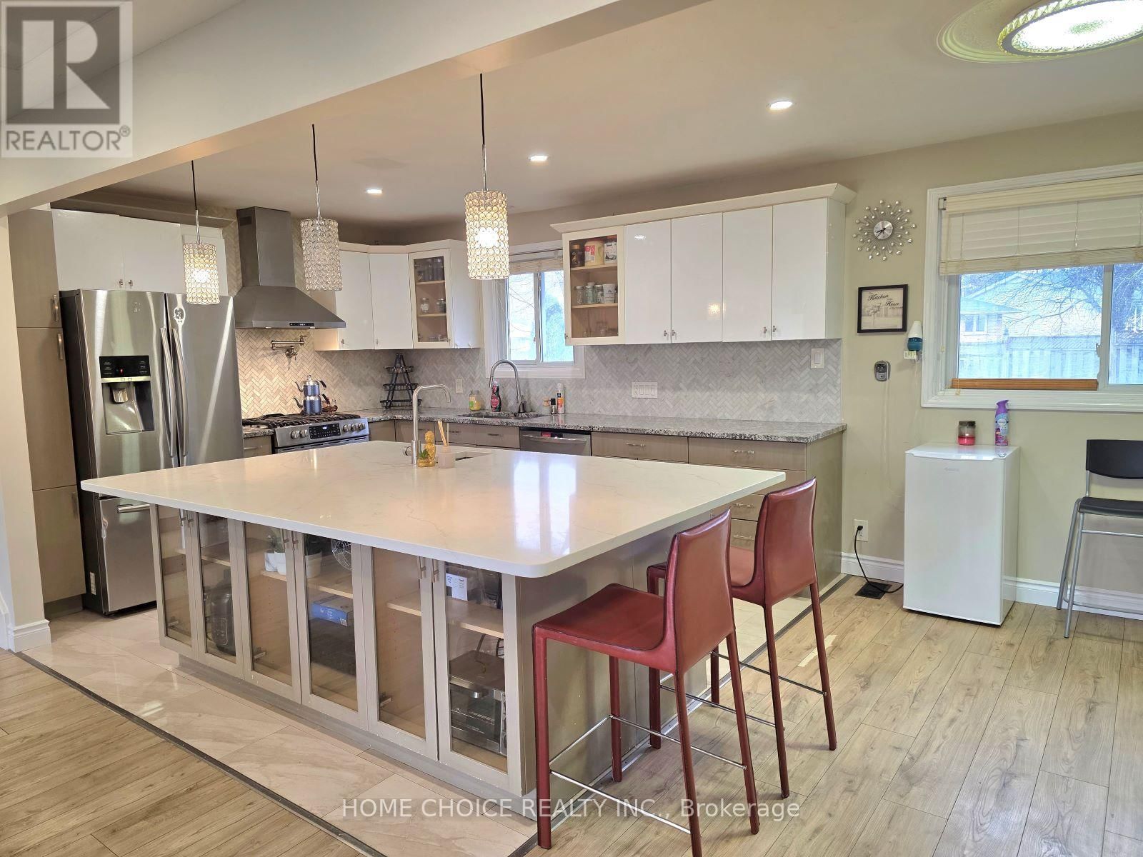 130 CHAMPLAIN CRESCENT Image 8