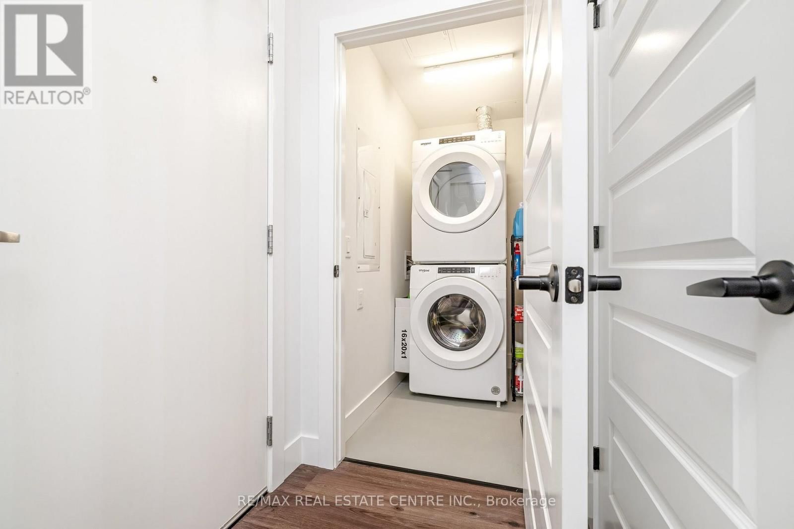 1000 LACKNER PLACE Image 19