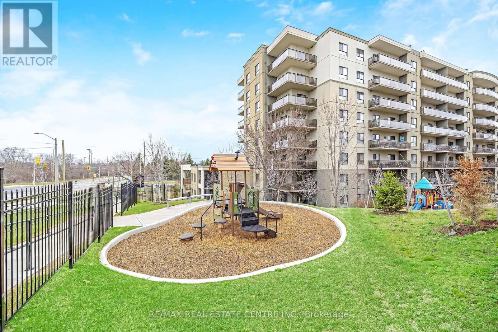 1000 LACKNER PLACE Image 23