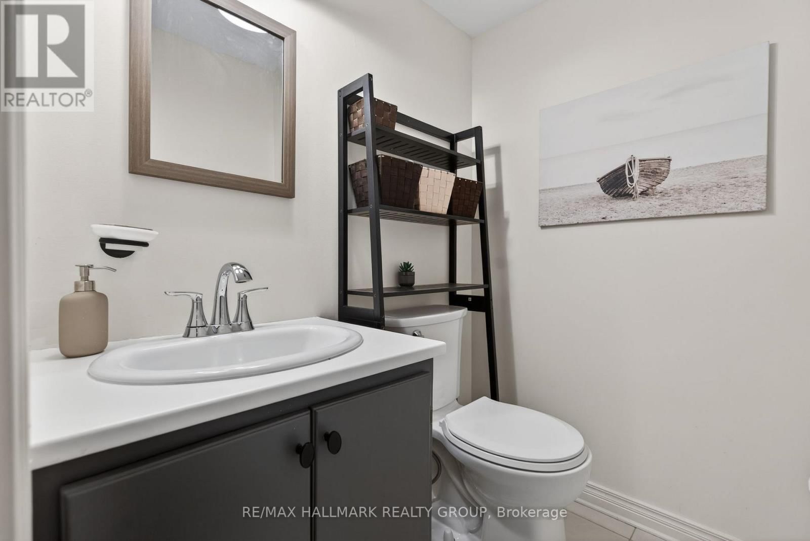 24 HOBART CRESCENT Image 15