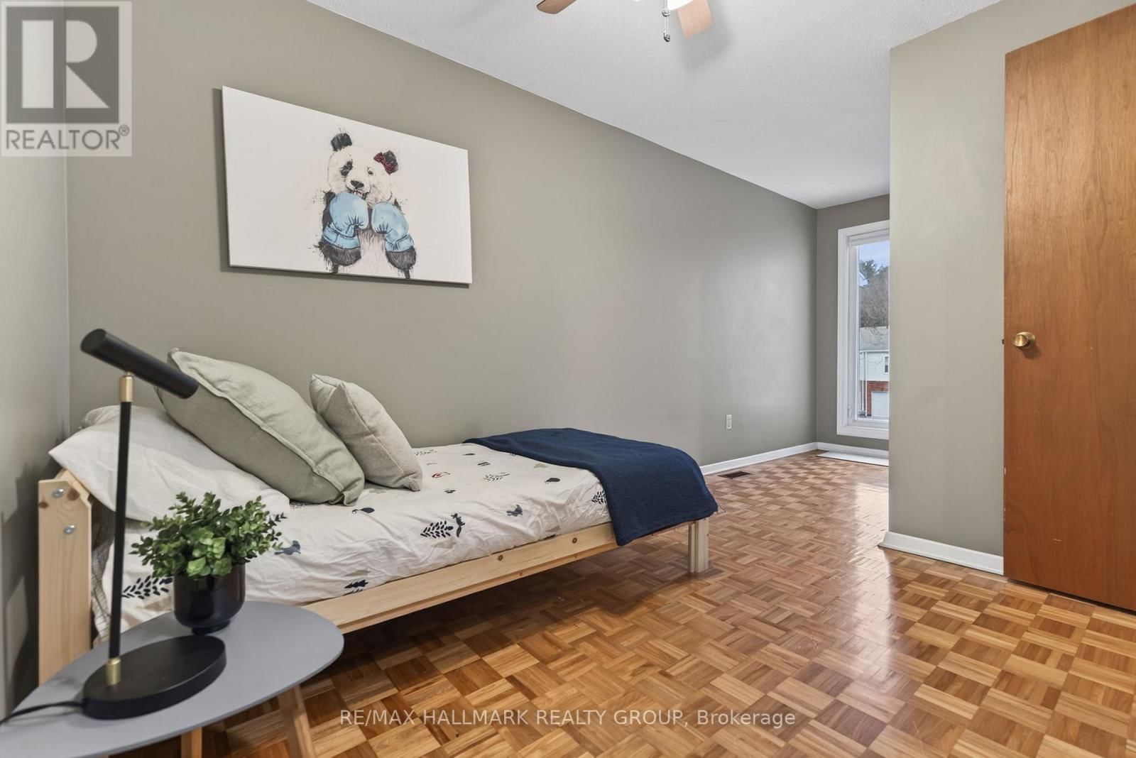 24 HOBART CRESCENT Image 27