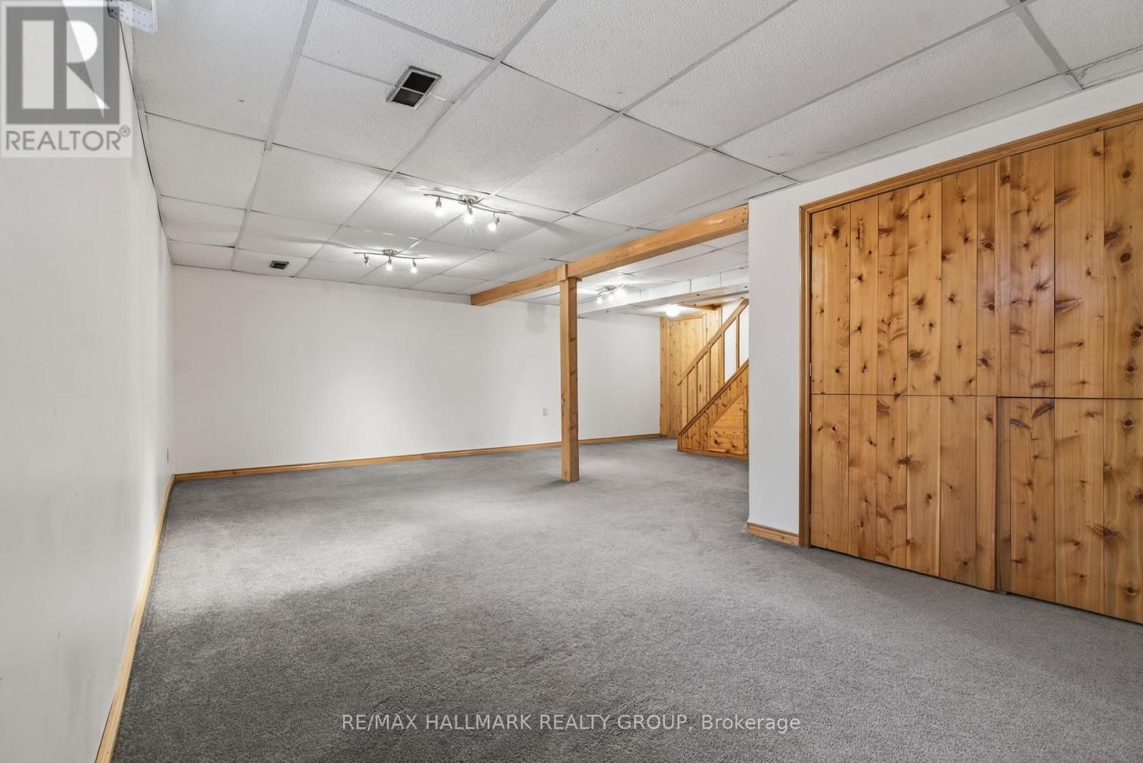 24 HOBART CRESCENT Image 30