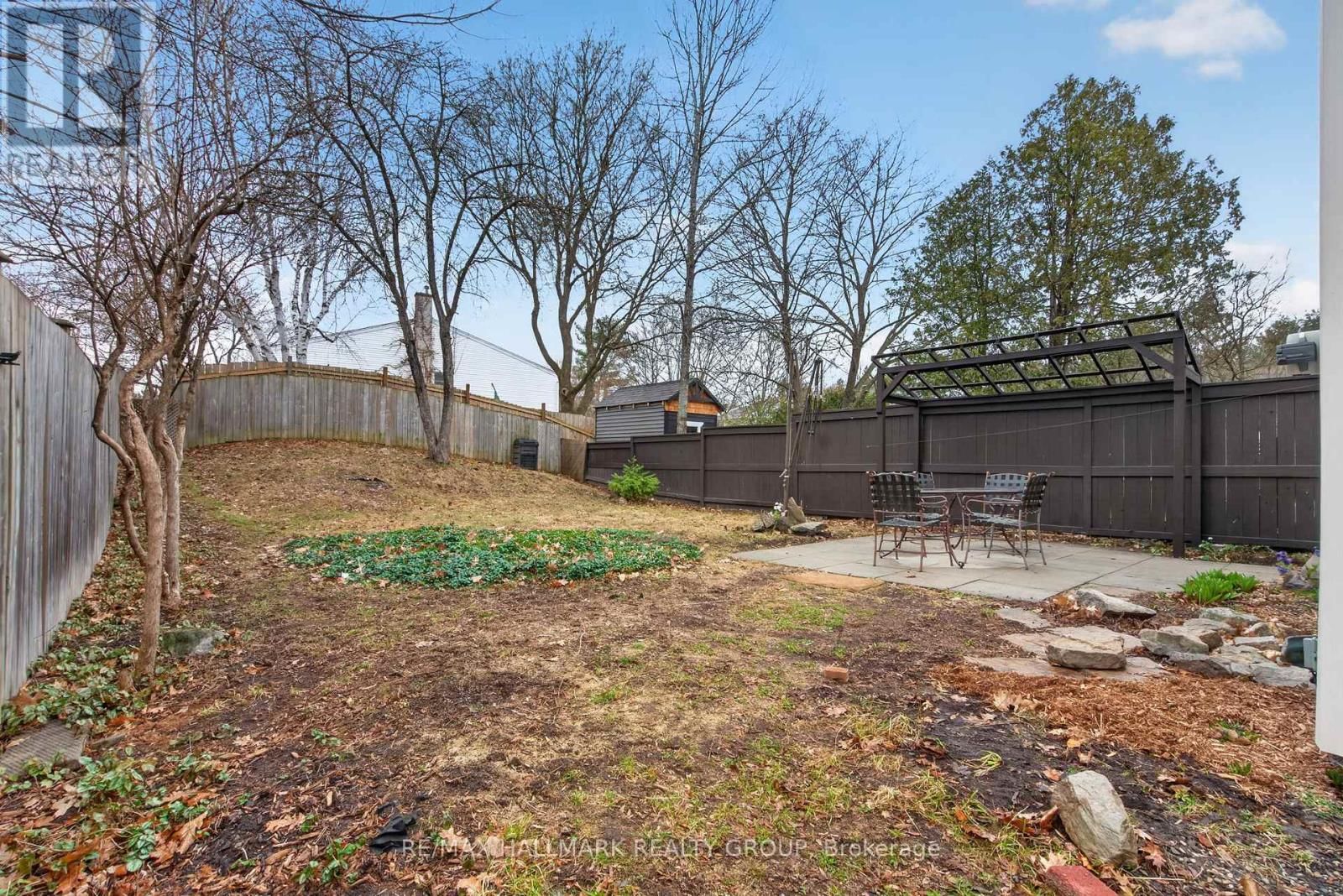 24 HOBART CRESCENT Image 32