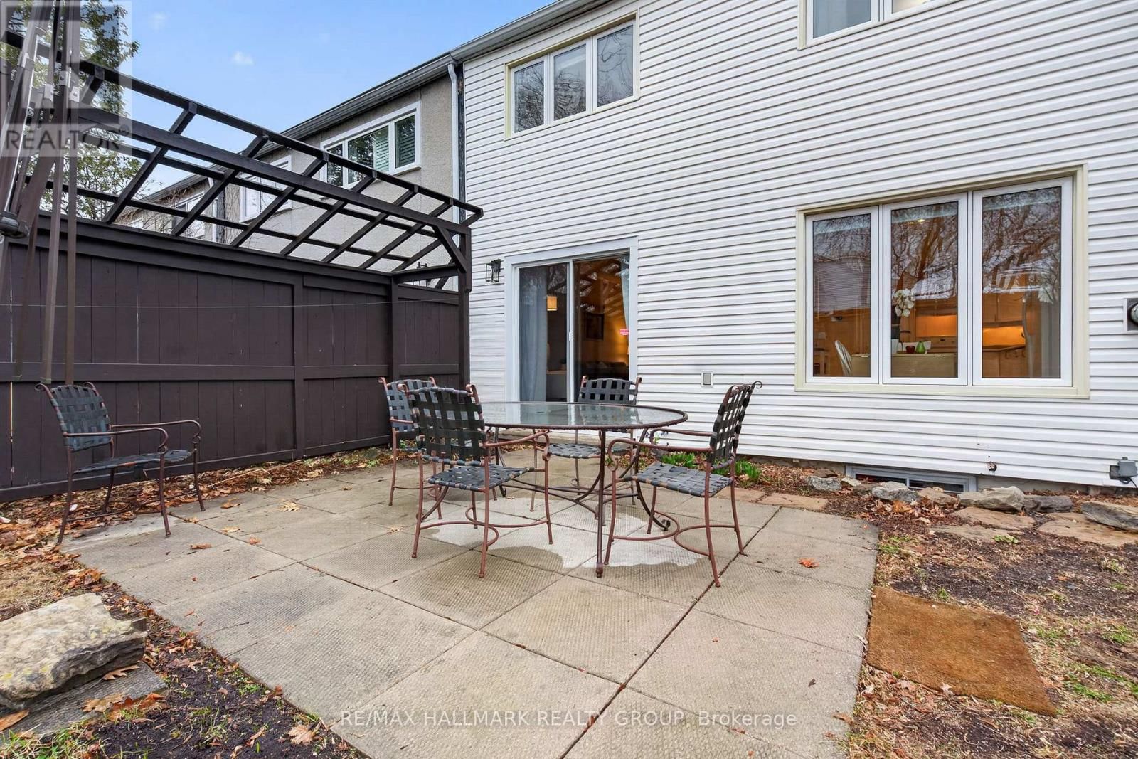 24 HOBART CRESCENT Image 34