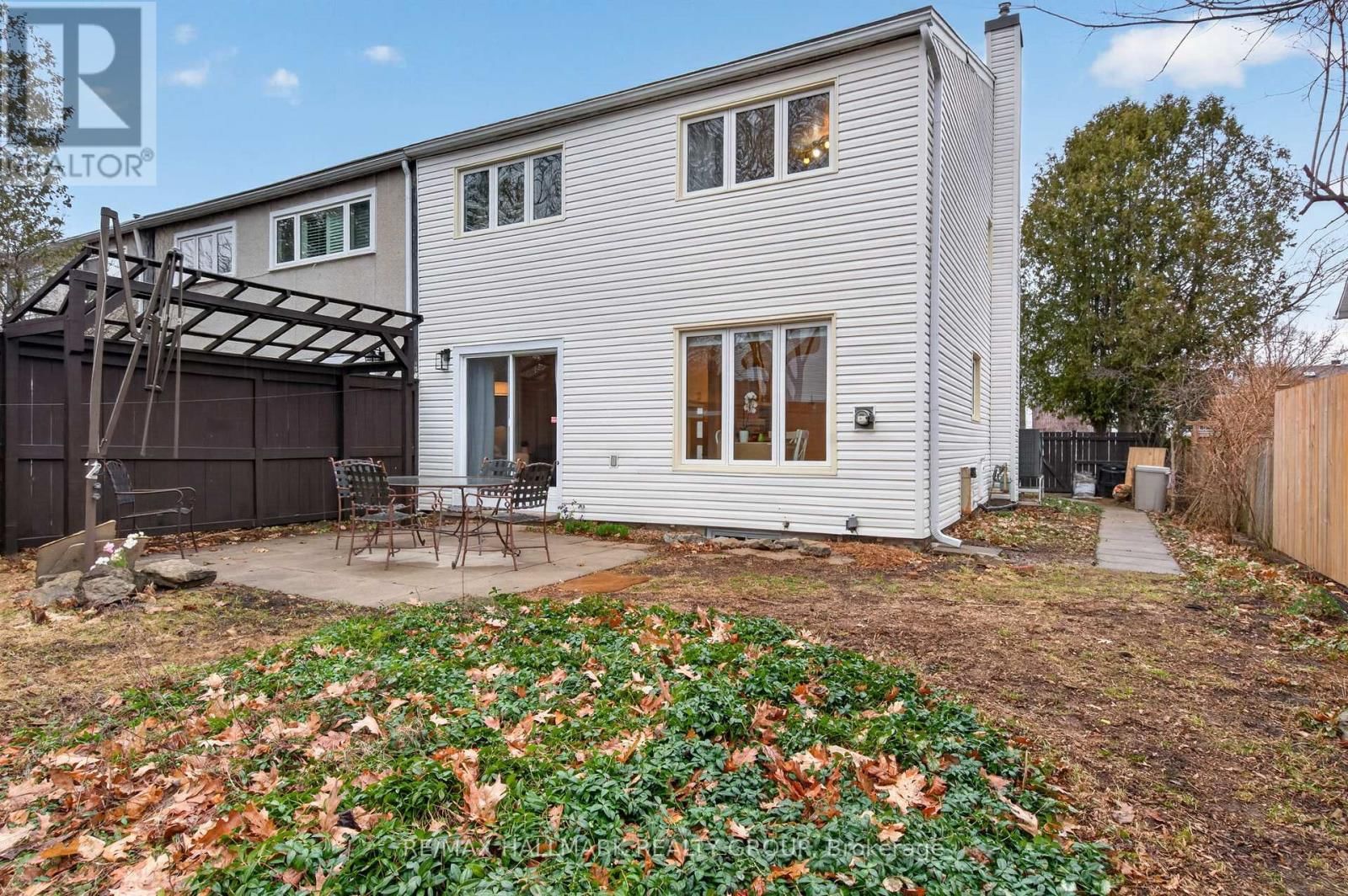 24 HOBART CRESCENT Image 37