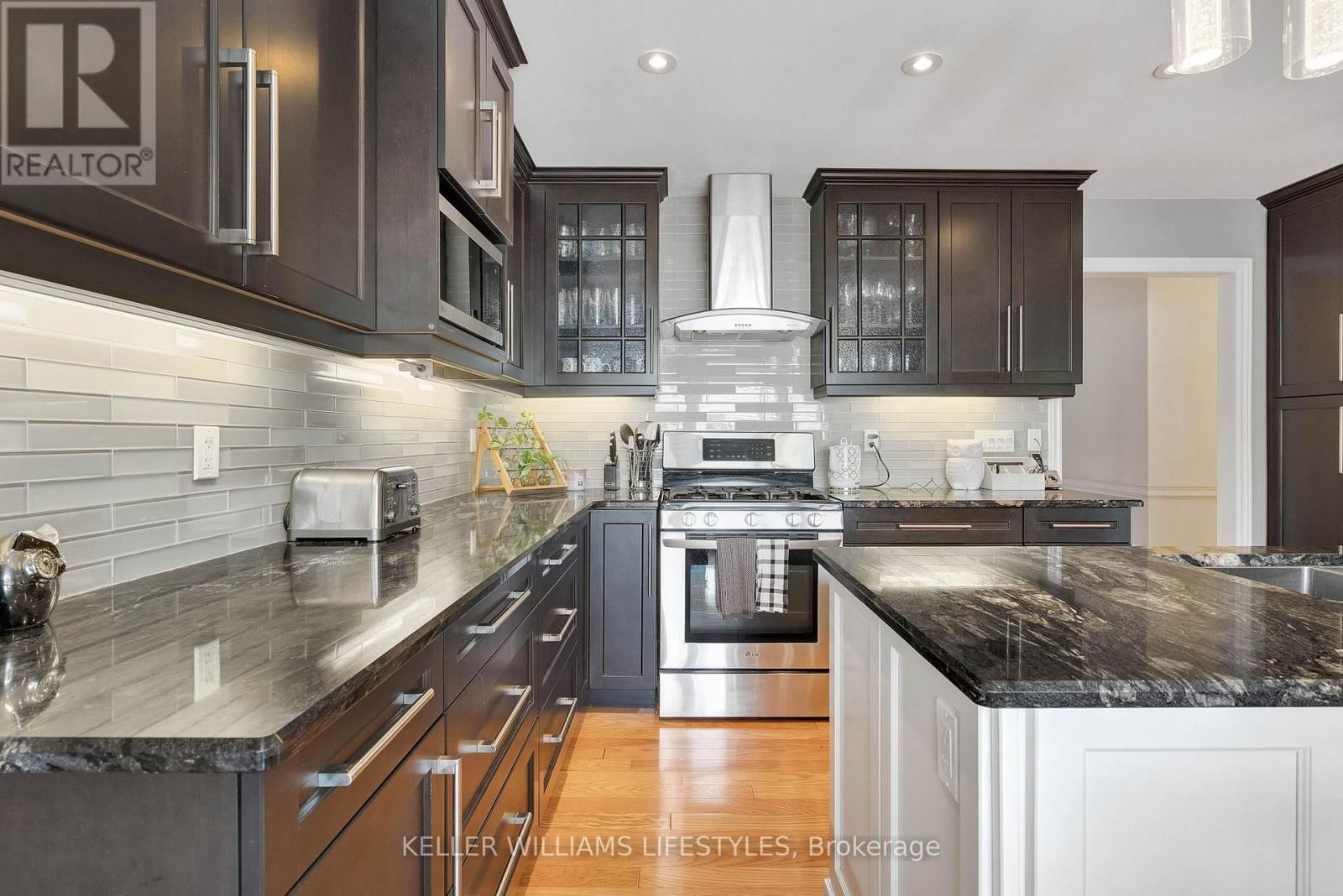 71 BLACKTHORNE CRESCENT Image 17