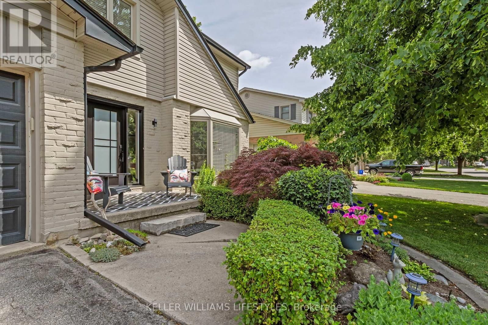 71 BLACKTHORNE CRESCENT Image 4