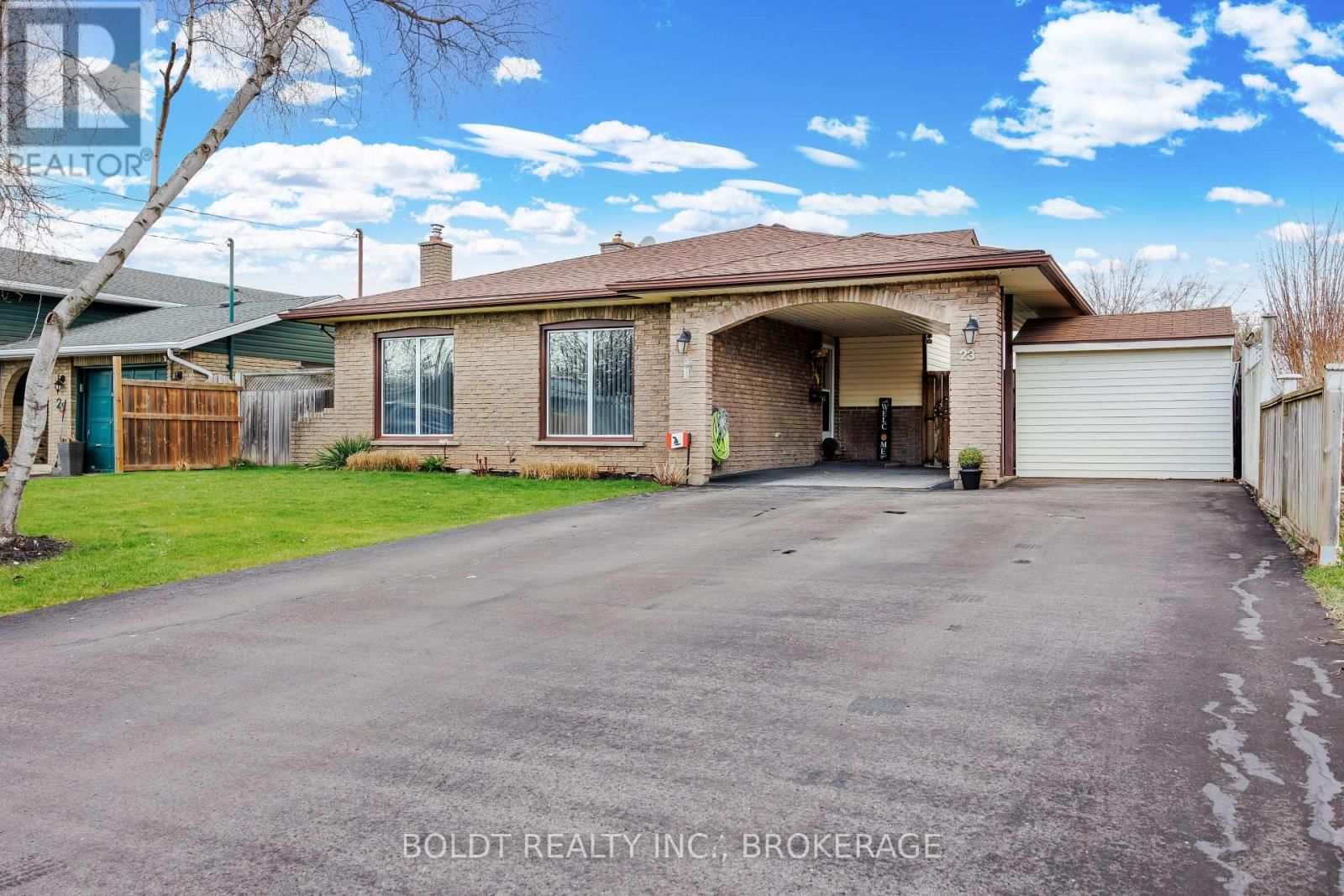 23 ACADIA CRESCENT Image 2