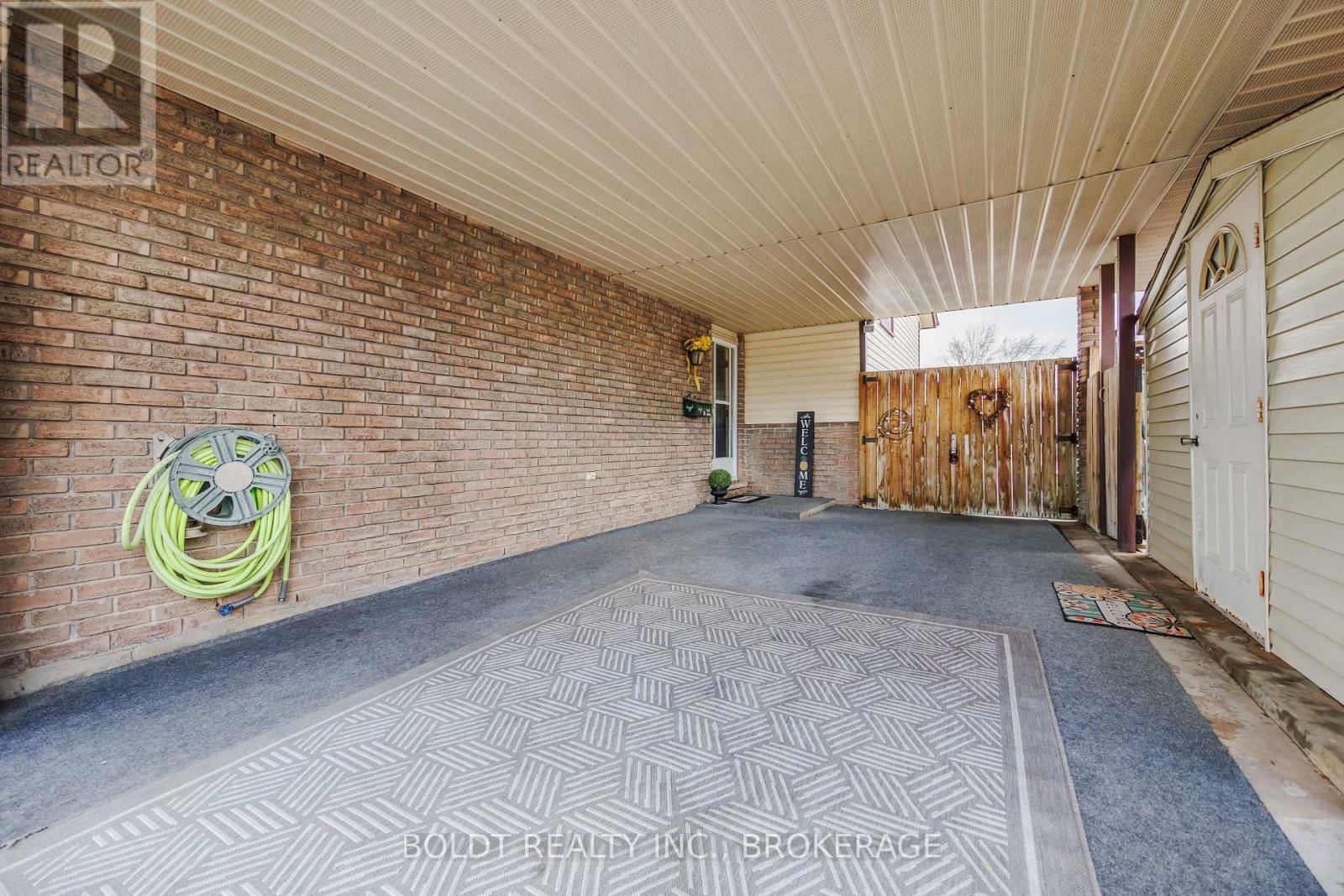 23 ACADIA CRESCENT Image 3